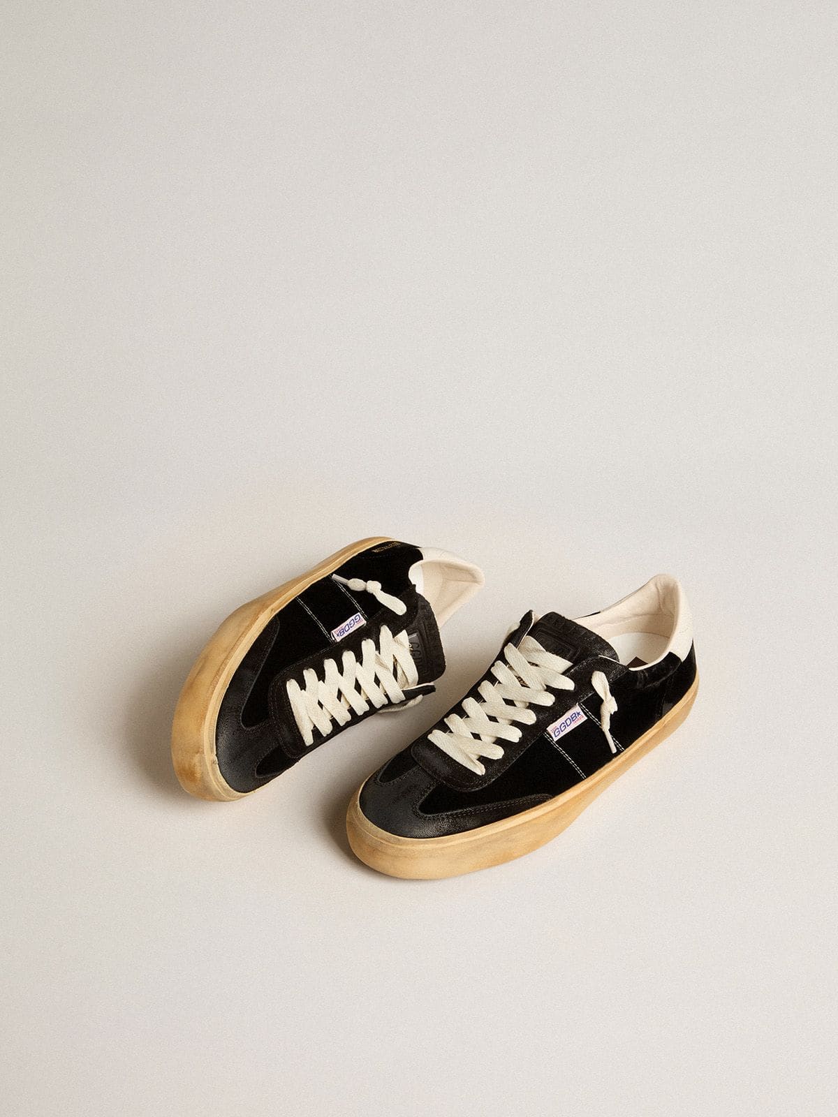 Golden Goose Soul Star Uomo in Velluto Nero con Talloncino in Pelle Bianca