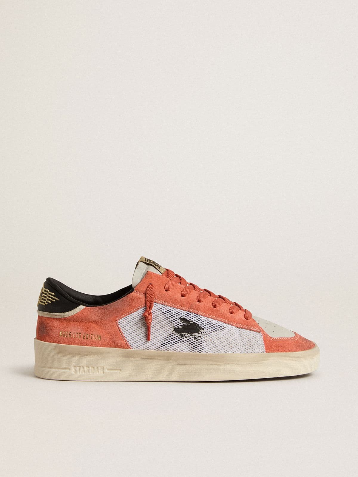 Golden Goose Stardan Ltd in Suede Color Corallo e Rete con Stella in Pelle Nera