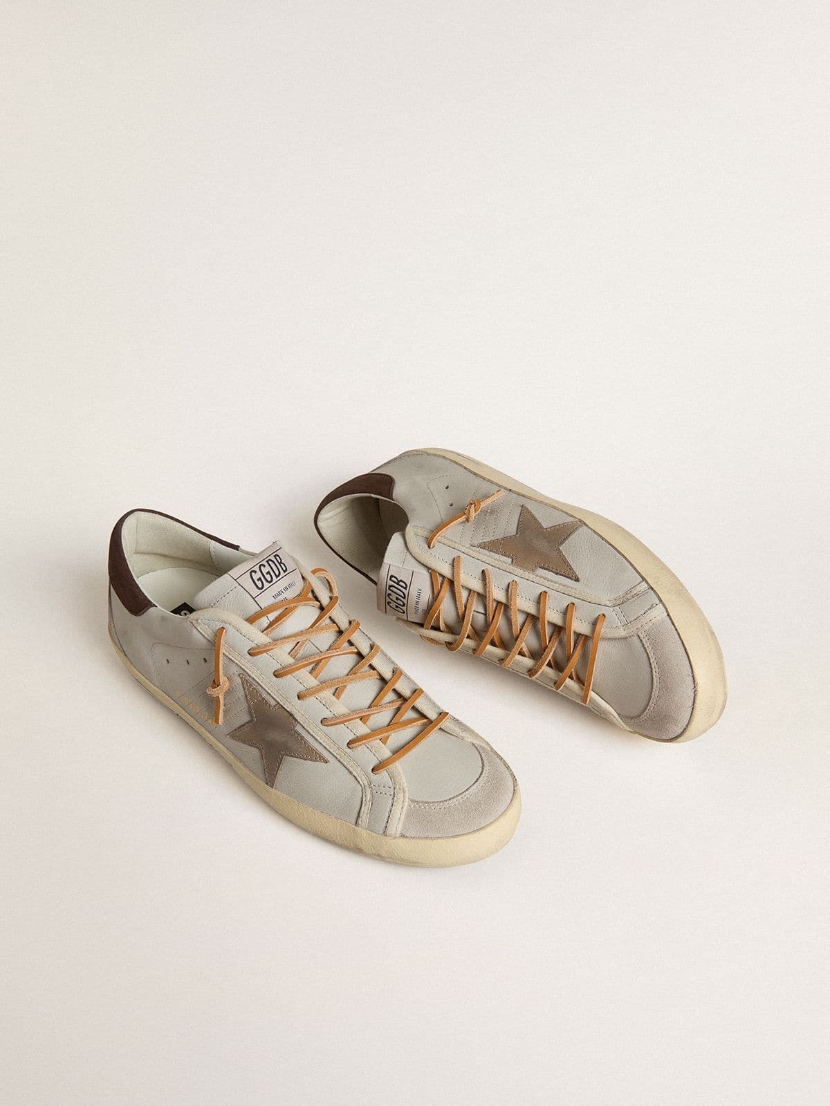 Golden Goose Super-Star Uomo con Stella in Pelle Cocco Color Tabacco e Talloncino in Pelle Nera