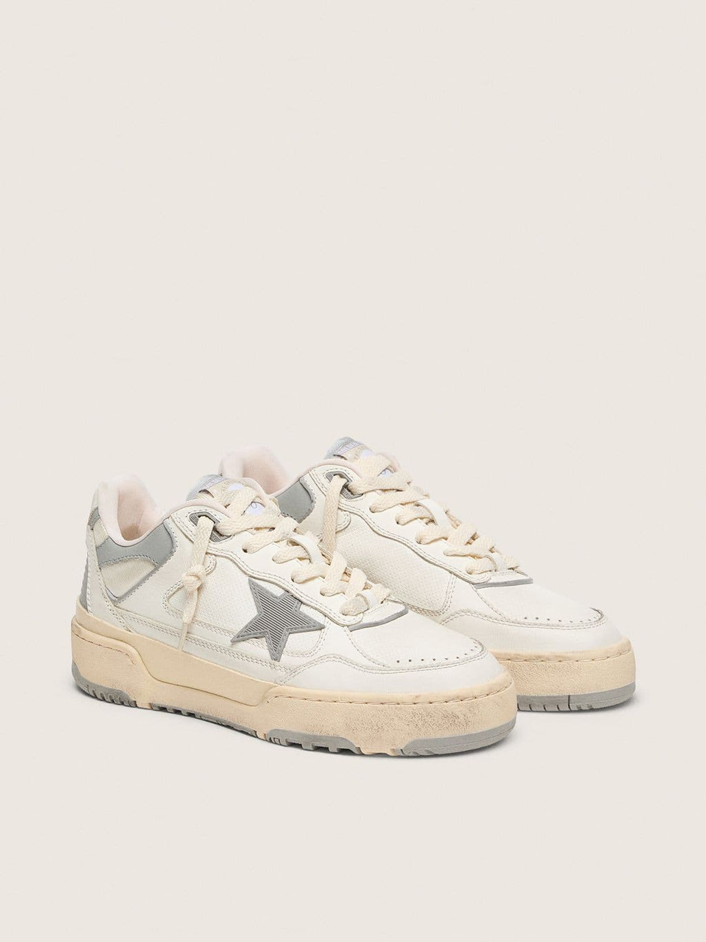 Golden Goose Forty2 Uomo con Stella Grigia e Talloncino in Pelle Bianca