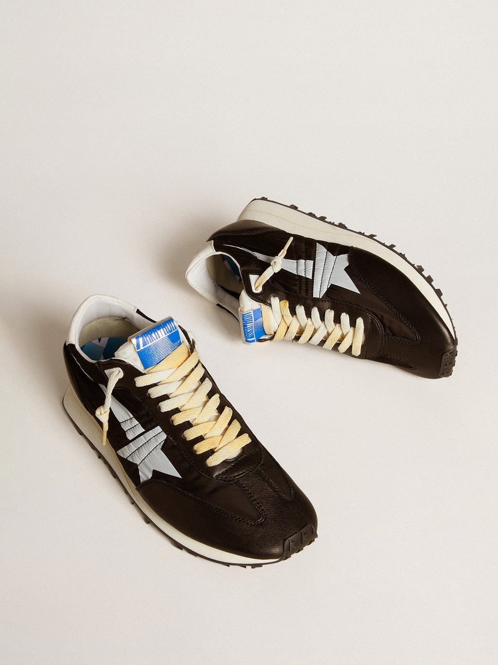 Golden Goose Marathon Uomo con Tomaia in Nylon di Colore Nero e Stella Bianca