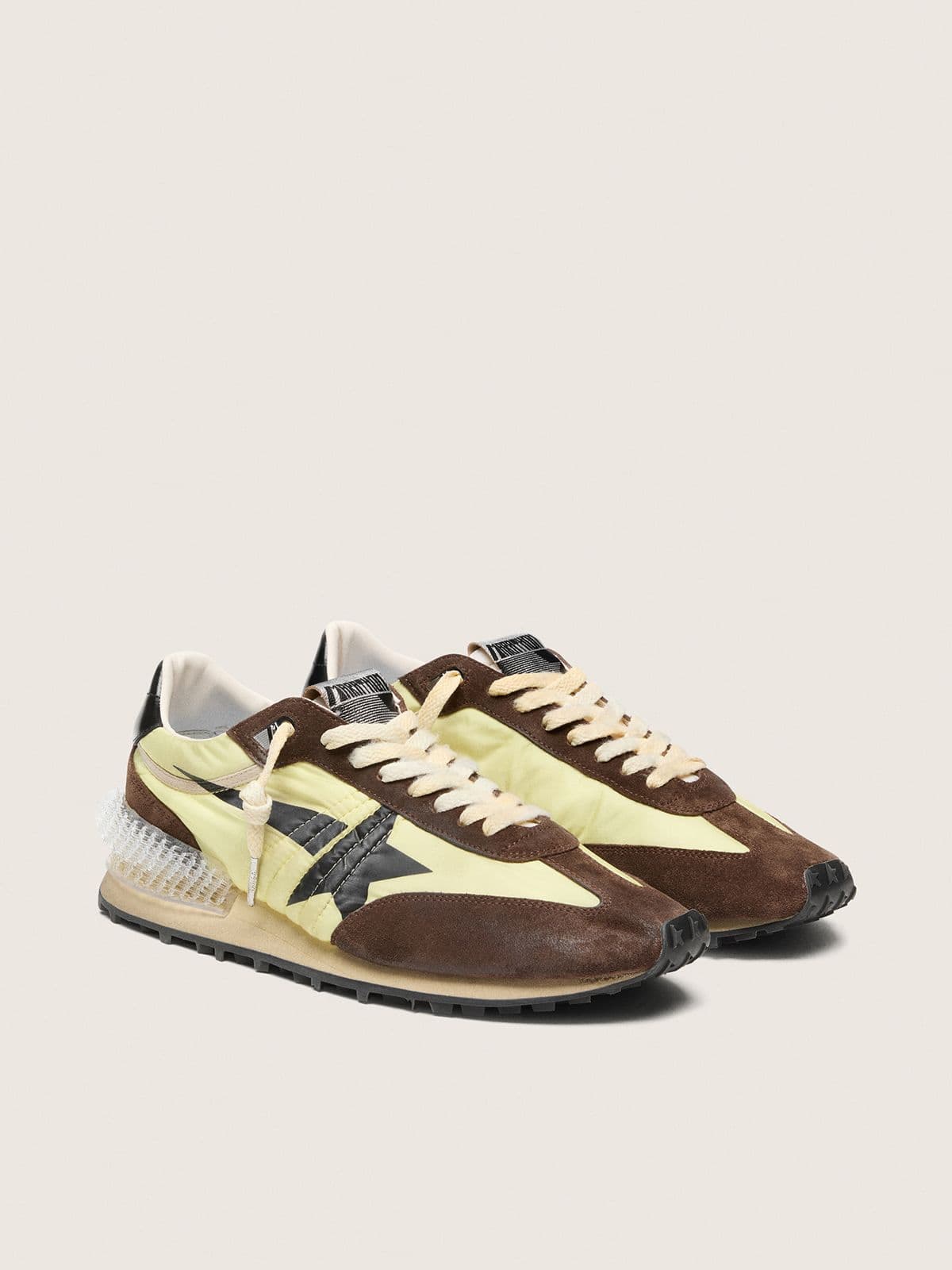 Golden Goose Marathon Uomo in Nylon Giallo Lime  con Stella Nera e Inserti in Suede Marrone