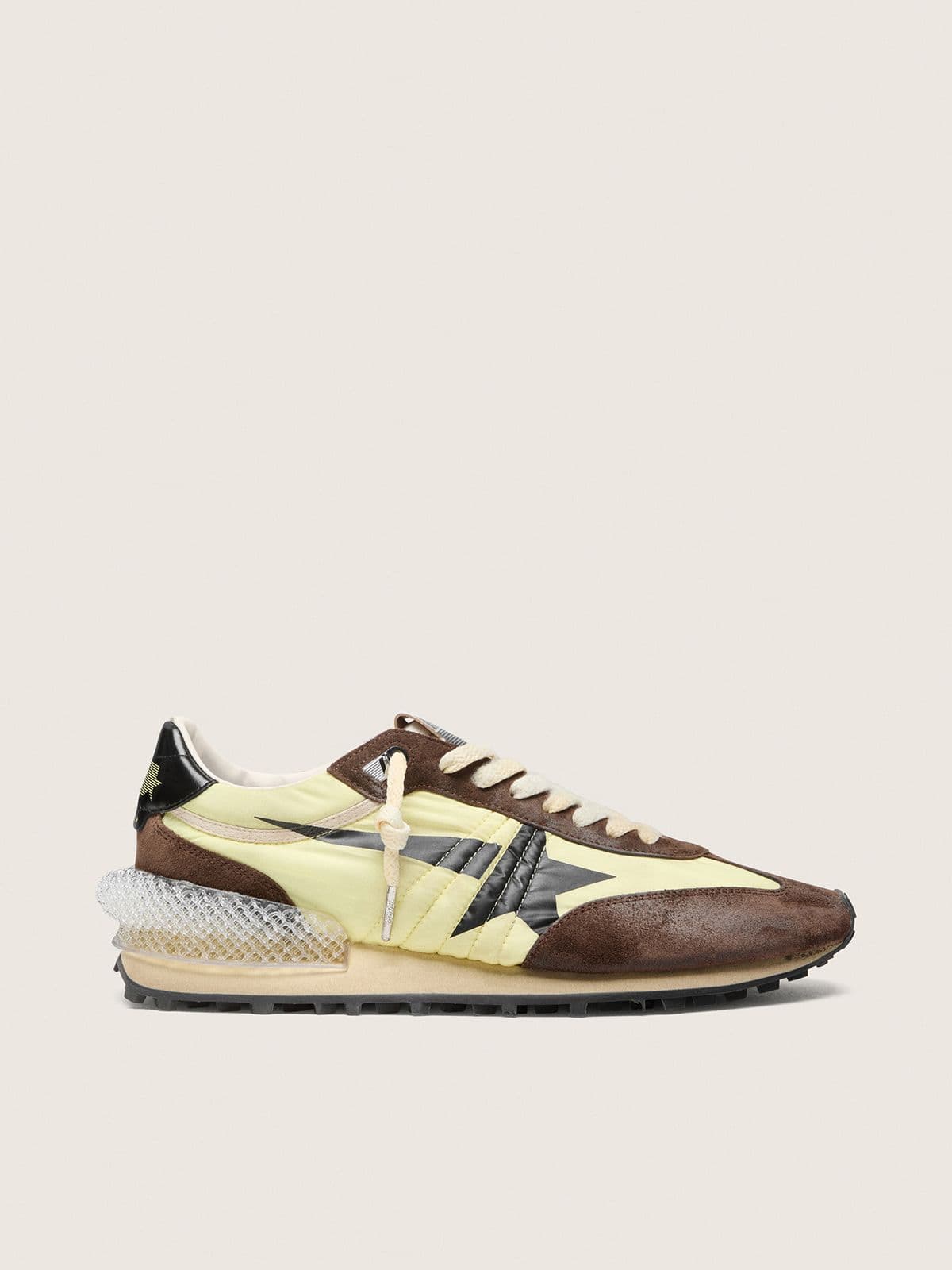 Golden Goose Marathon Uomo in Nylon Giallo Lime  con Stella Nera e Inserti in Suede Marrone