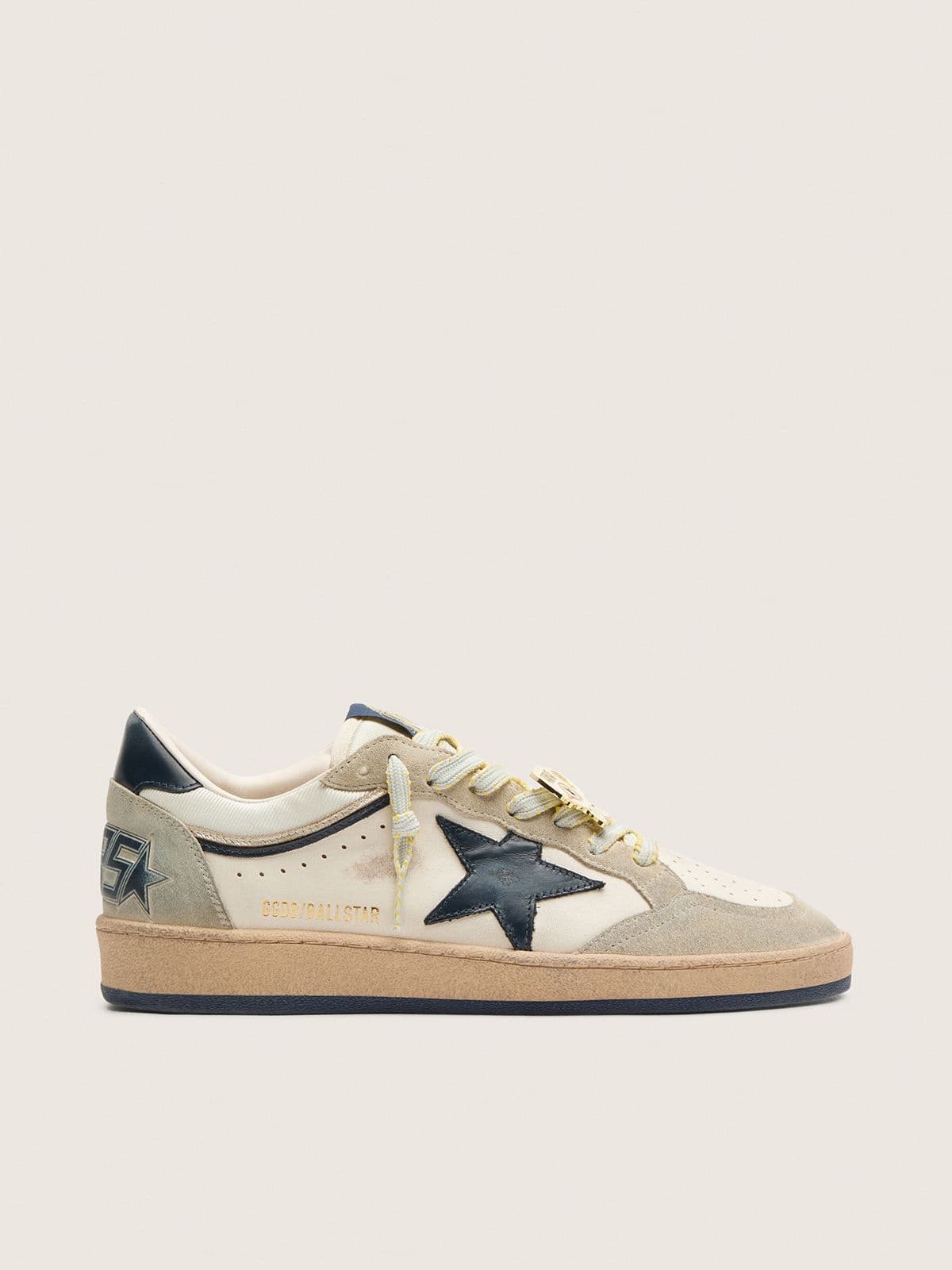 NUOVO ARRIVO - Golden Goose Ball Star LTD Uomo in pelle bianca e suede grigio chiaro con stella blu scuro e Skins applicata