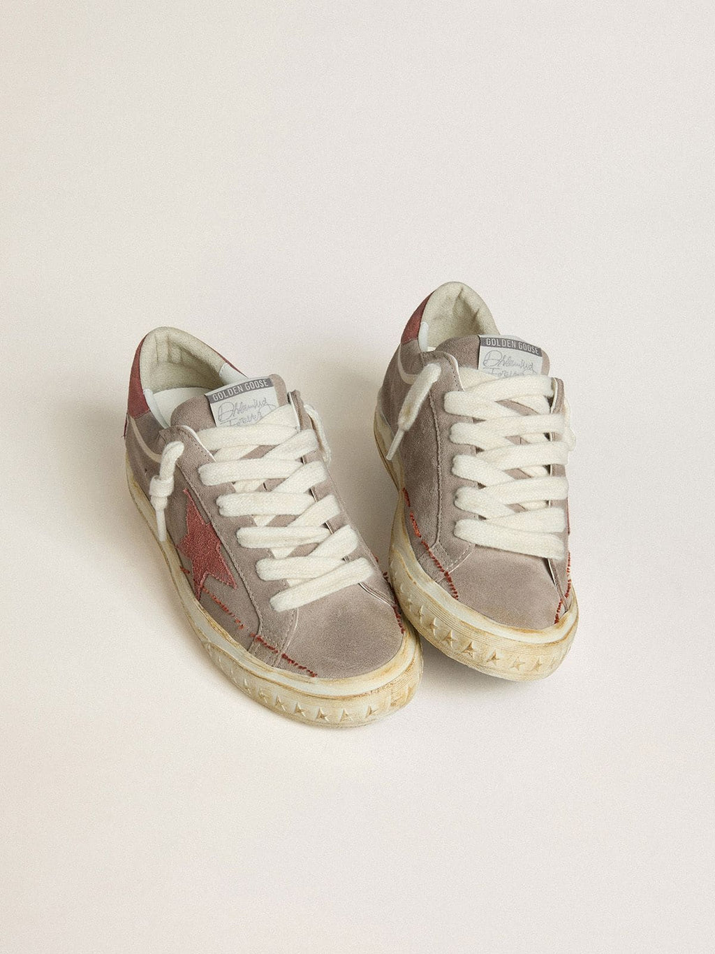 Golden Goose Super-Star Uomo Ltd in Suede Grigio con Stella e Talloncino in Suede Cerato Rosso