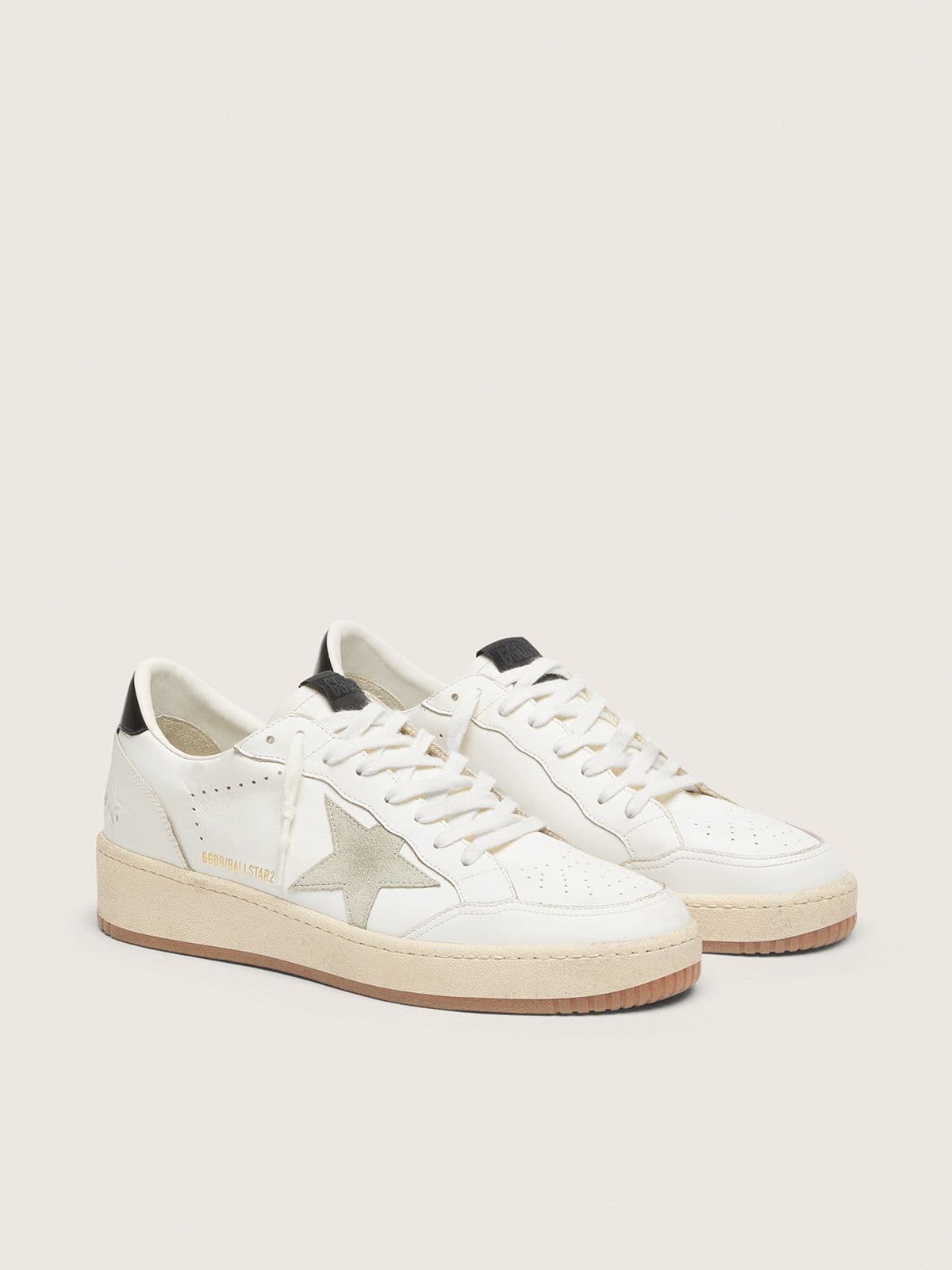 Golden Goose Ball Star con Stella in Suede Ghiaccio e Talloncino in Pelle Lucida Nera