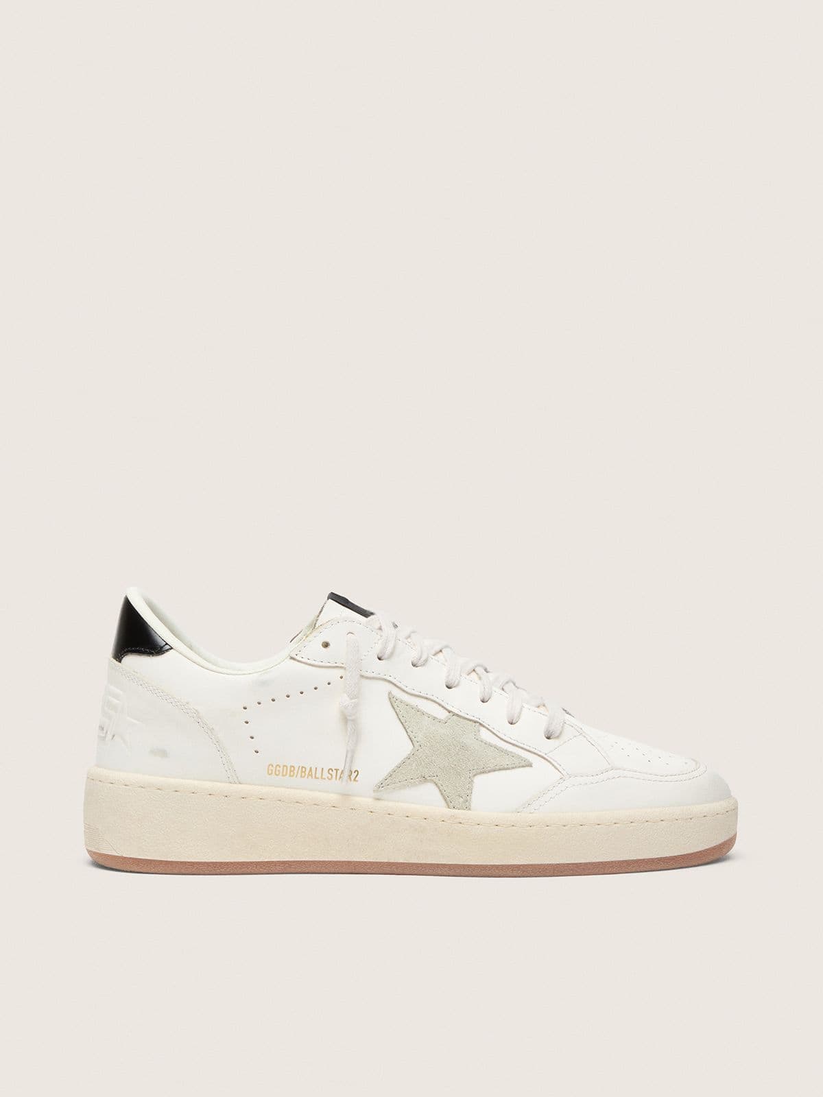 Golden Goose Ball Star con Stella in Suede Ghiaccio e Talloncino in Pelle Lucida Nera