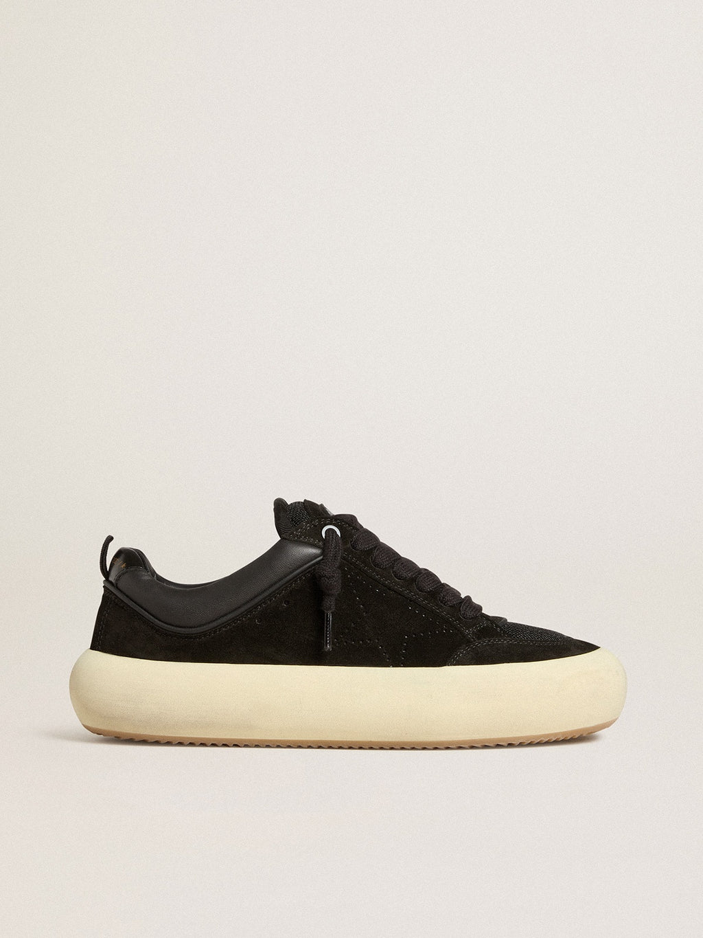 Golden Goose Space Star Cube Uomo in Suede Nero con Stella Traforata