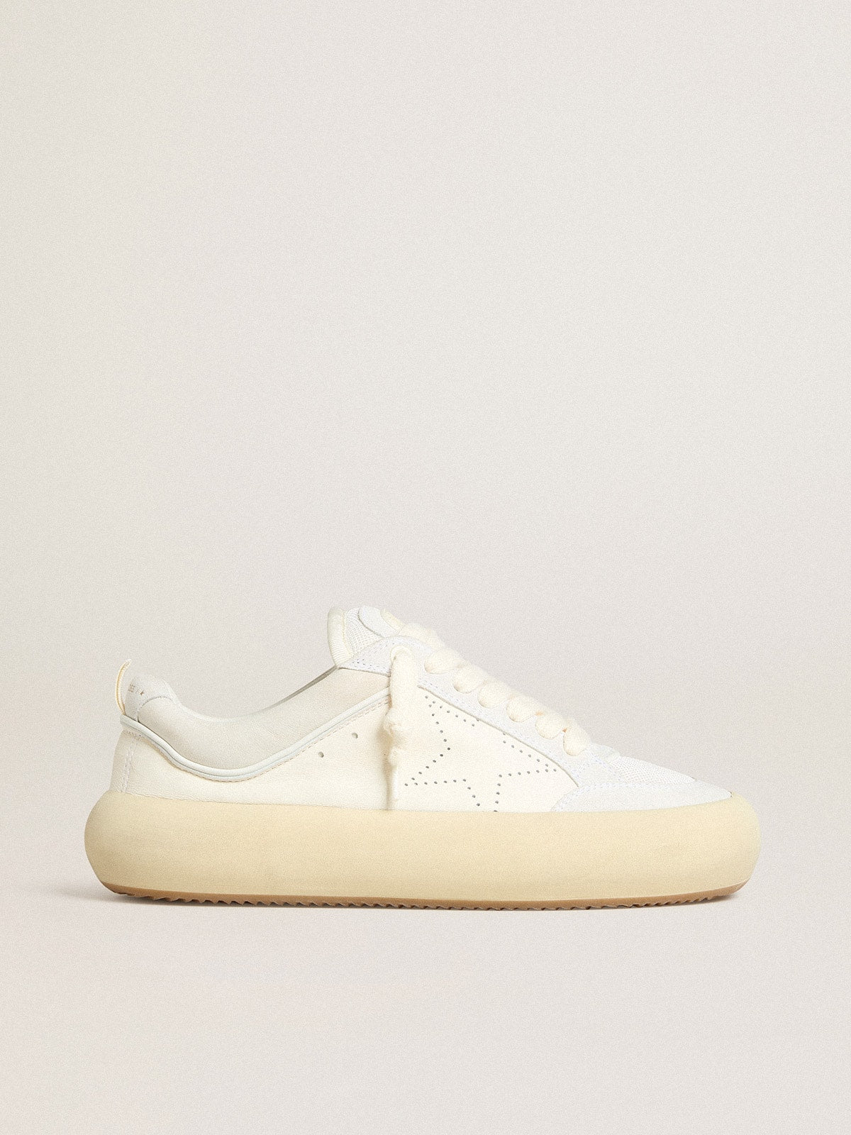 Golden Goose Space Star Cube Uomo in Pelle Bianca con Stella Traforata