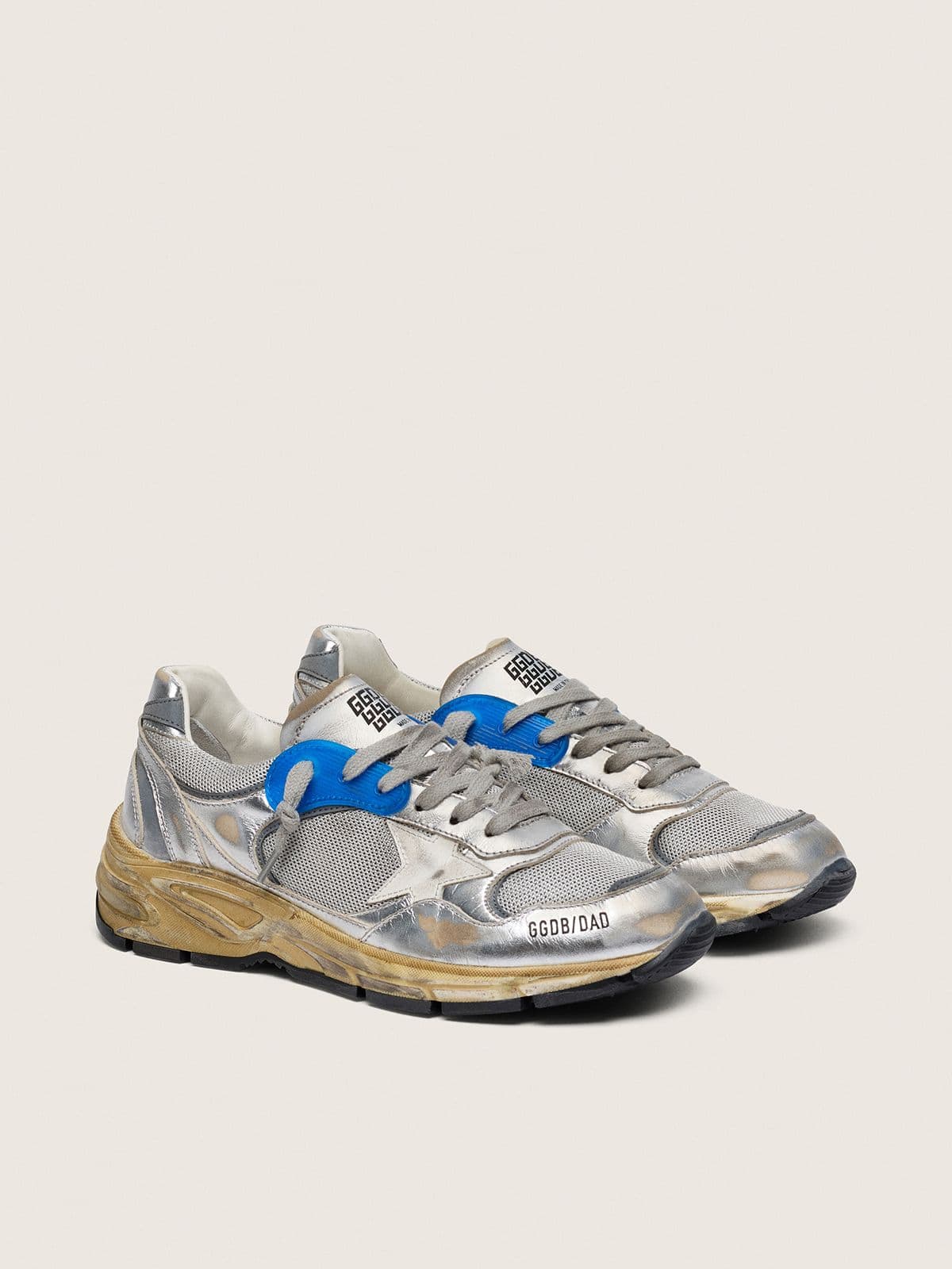 Golden Goose Dad Star Uomo in Pelle Laminata Argento e Rete con Stella in Pelle Bianca e Talloncino Argento