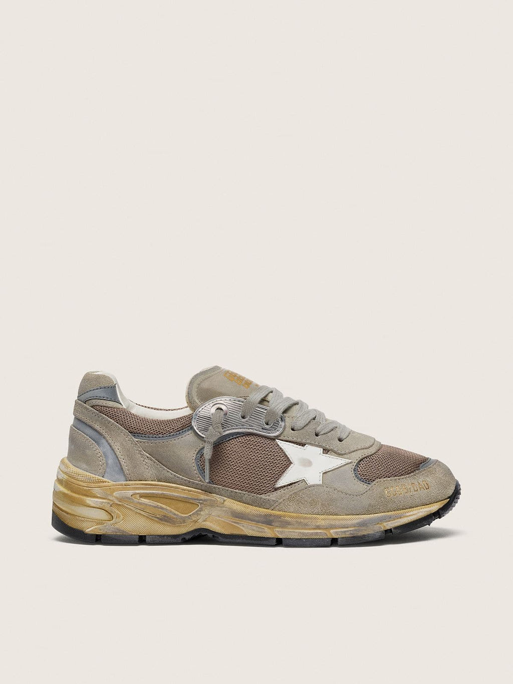 Golden Goose Dad Star Uomo in Suede Tortora e Rete Argento con Stella in Pelle Bianca e Talloncino in Suede