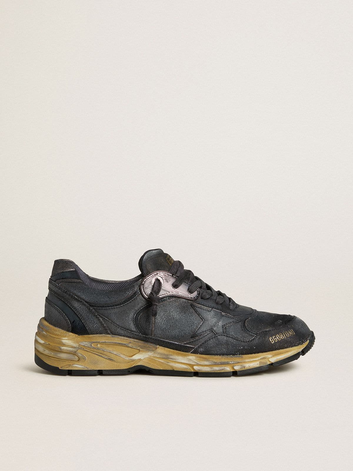Golden Goose Dad Star Uomo in Pelle Crackl  e Naplak Neri con Stella e Talloncino Neri