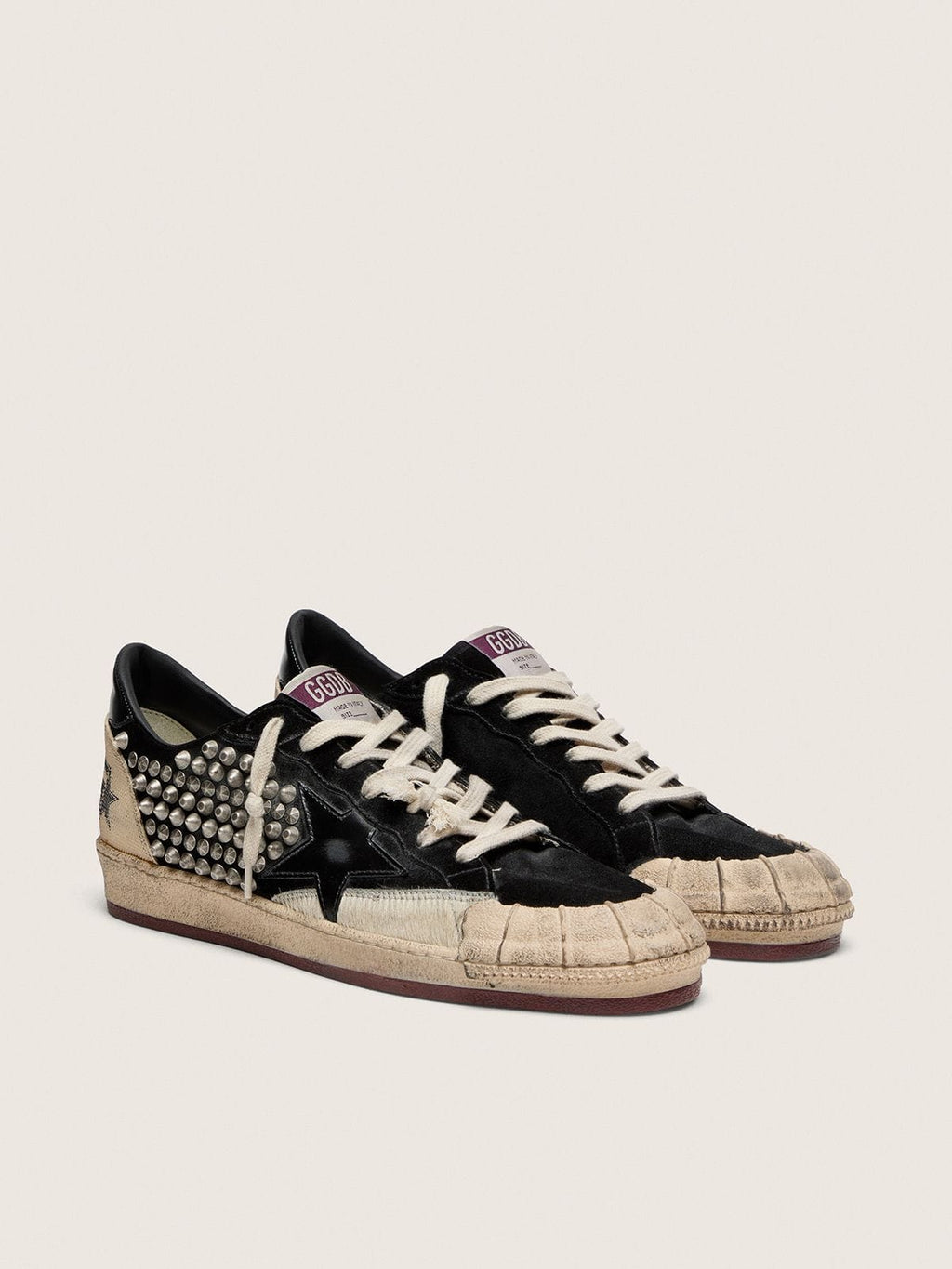 Golden Goose Ball Star Uomo Lab in Suede Nero con Borchie e Stella in Pelle Lucida Nera