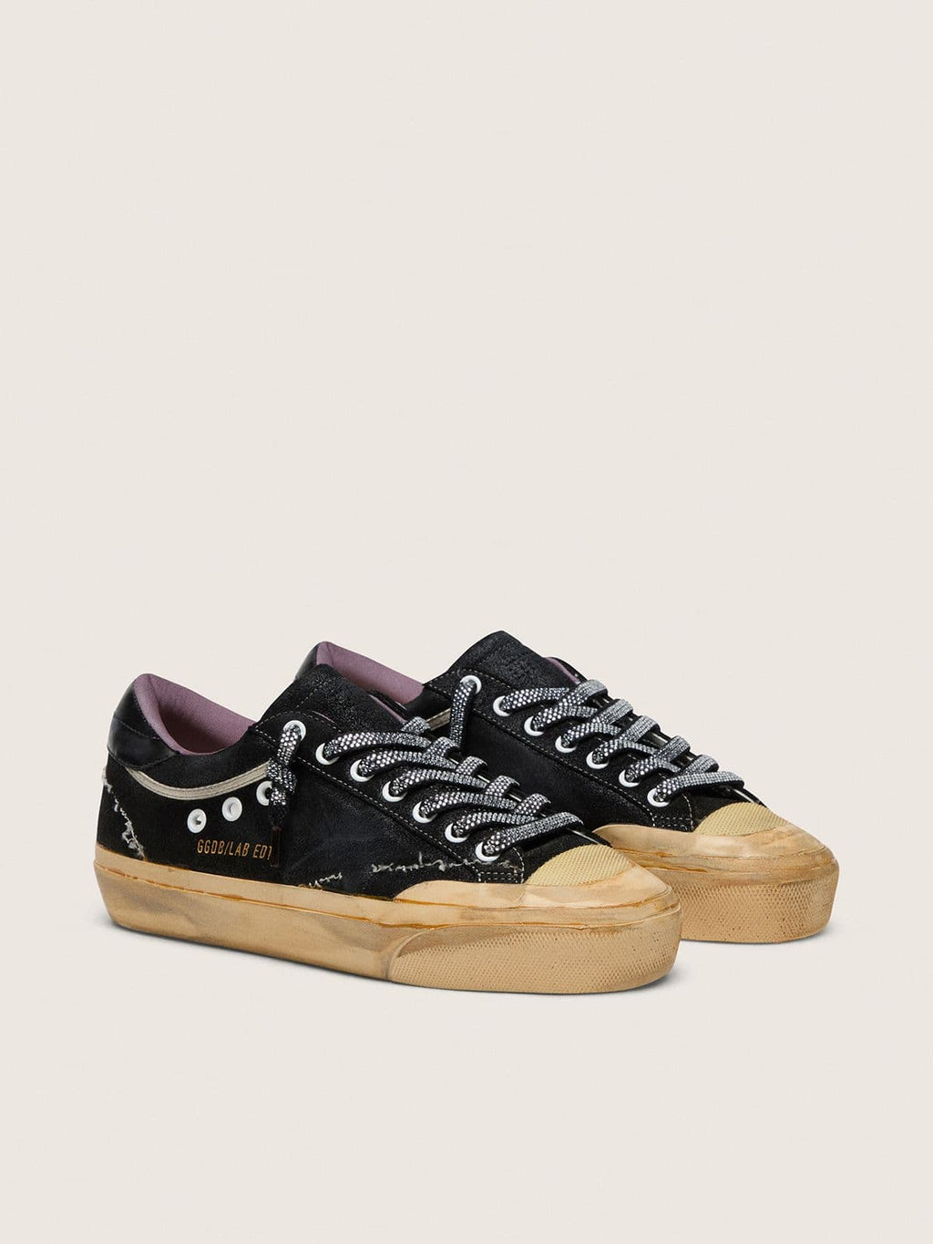 Golden Goose Super-Star Uomo Lab in Suede Laminato Nero e Nylon con Stella in Rilievo e Lacci con Cristalli