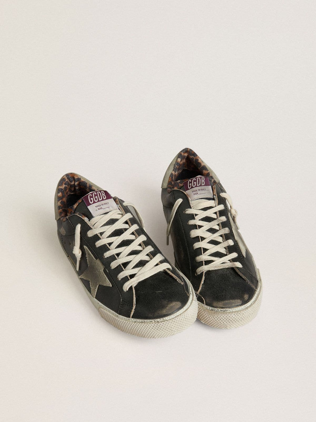 Golden Goose Super-Star Uomo in Pelle Nera con Stella e Talloncino in Suede Grigio
