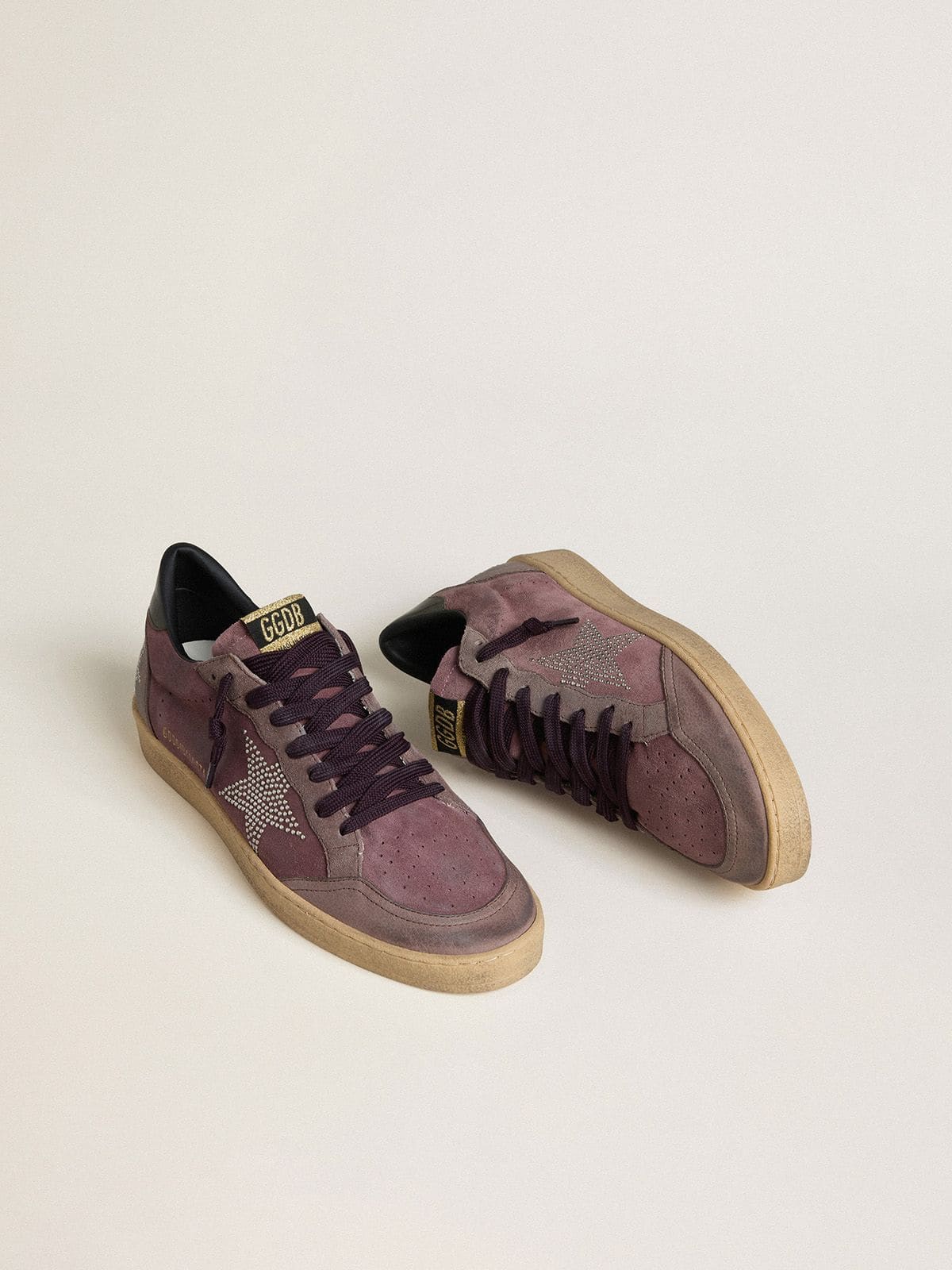 Golden Goose Ball Star Uomo in Suede Viola con Stella con Borchie Argento e Talloncino in Naplak Nero