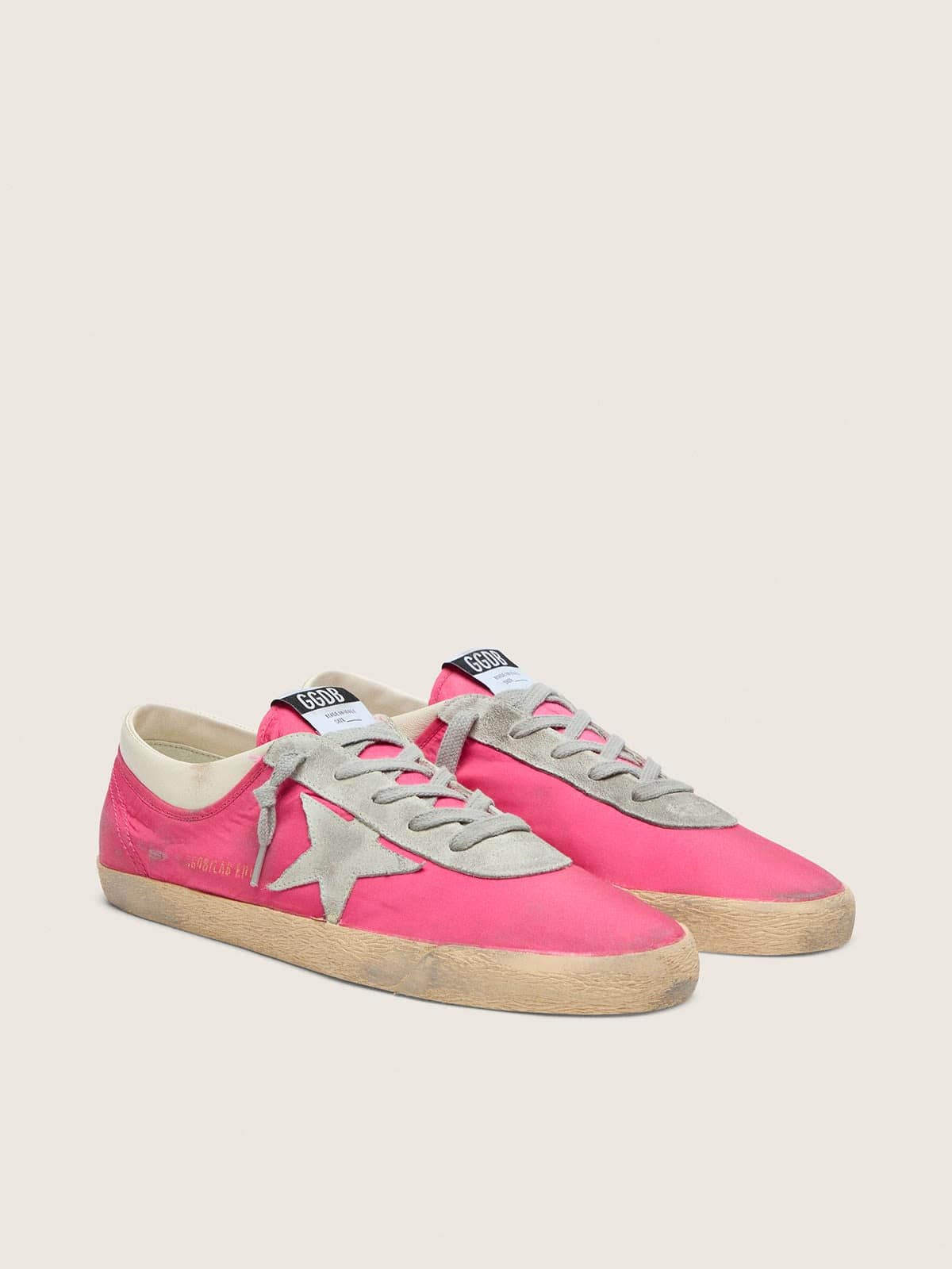 Golden Goose Super-Star Uomo in Nylon Rosa Fluo con Stella in Suede Grigio Chiaro