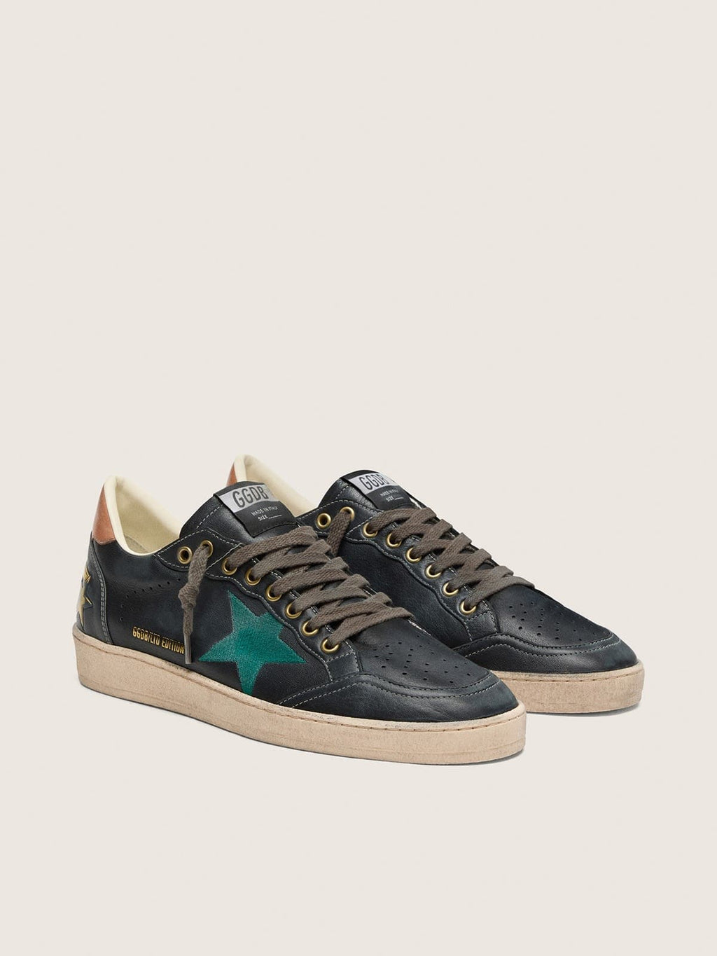 Golden Goose Ball Star Ltd Uomo in Pelle Nera con Stella Ricamata in Verde