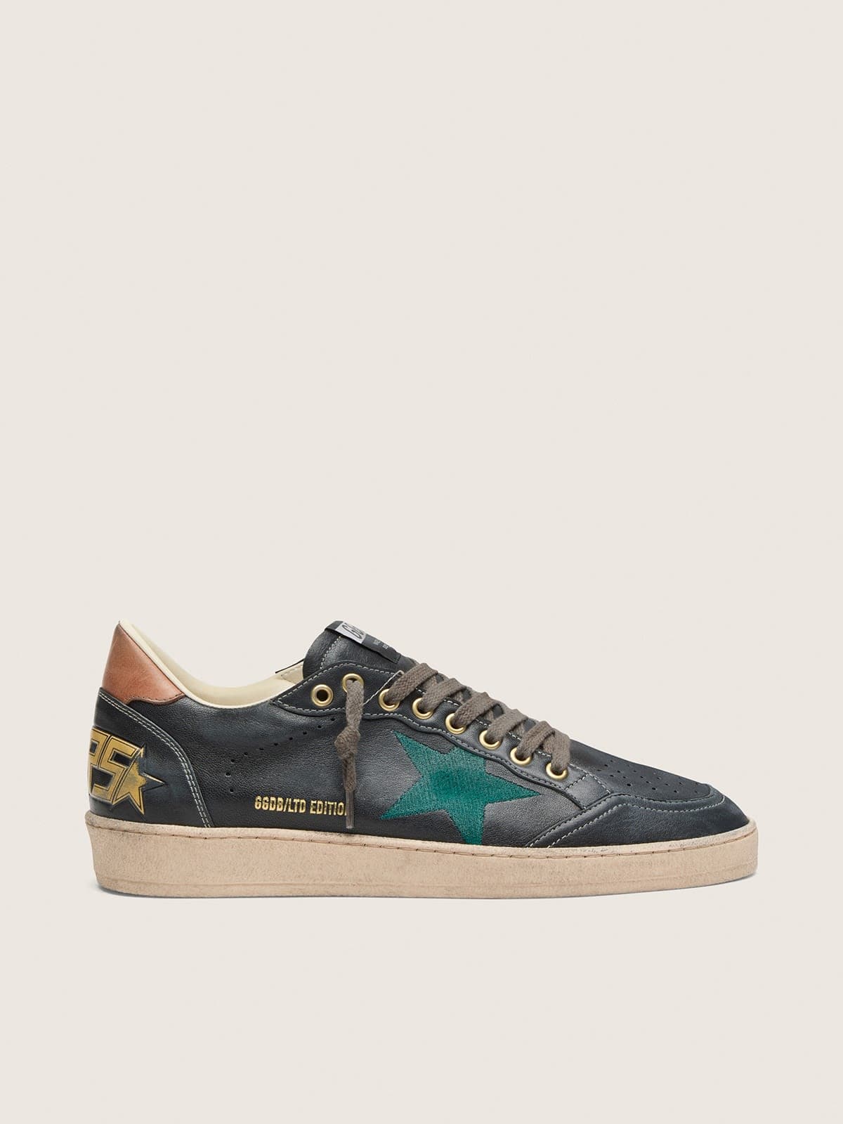 Golden Goose Ball Star Ltd Uomo in Pelle Nera con Stella Ricamata in Verde