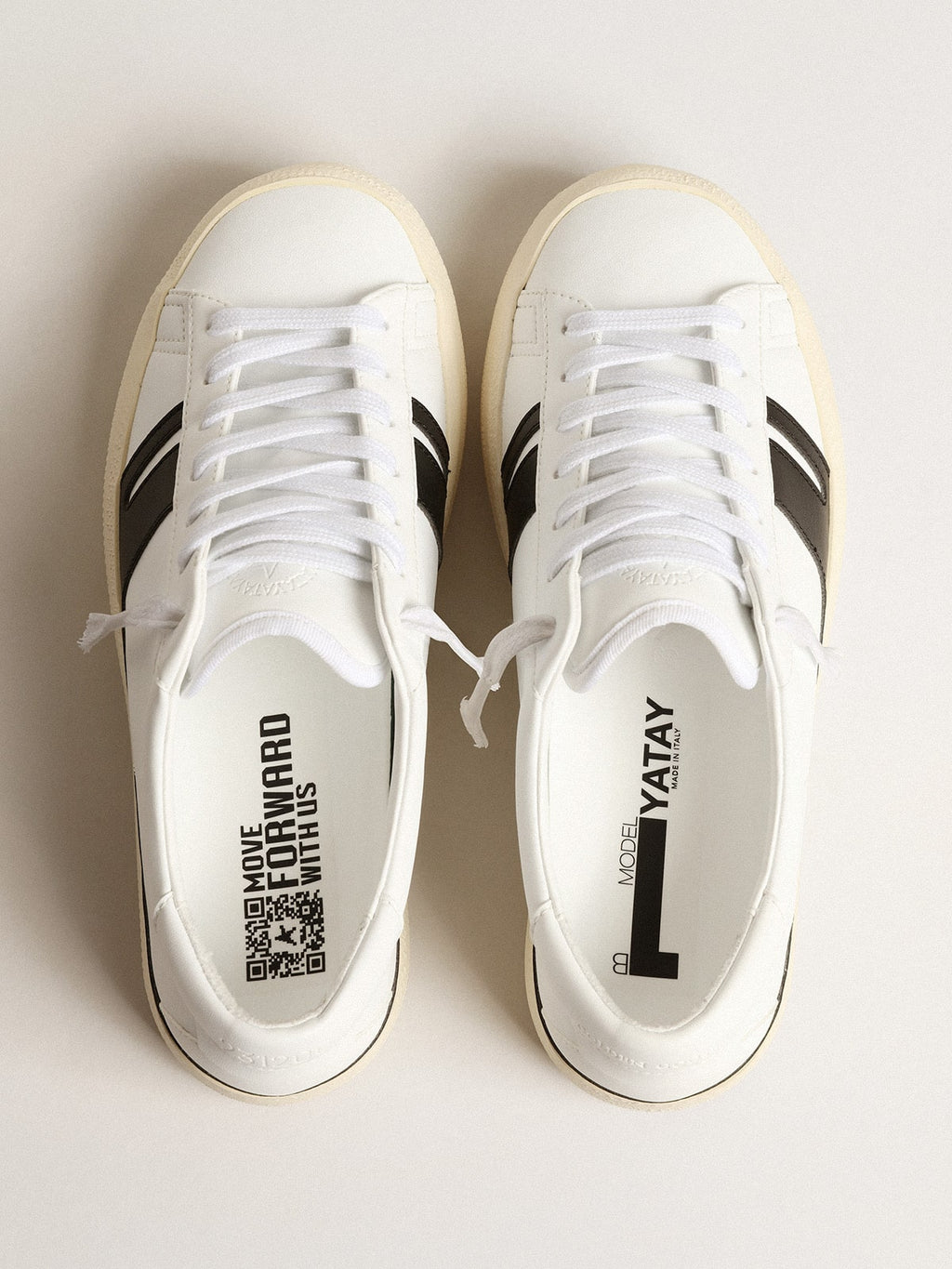 Golden Goose Sneaker Yatay Model 1b Sostenibile con Tomaia Bio Based Bianca e Y Nera