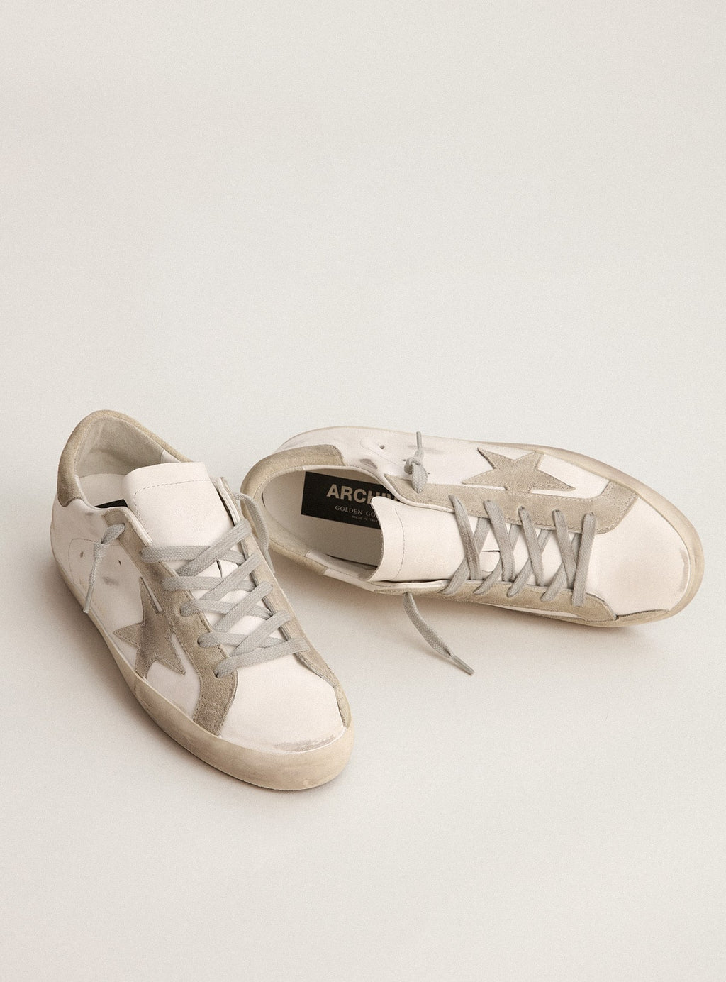 Golden Goose Super-Star Donna con Stella e Talloncino in Suede Grigio