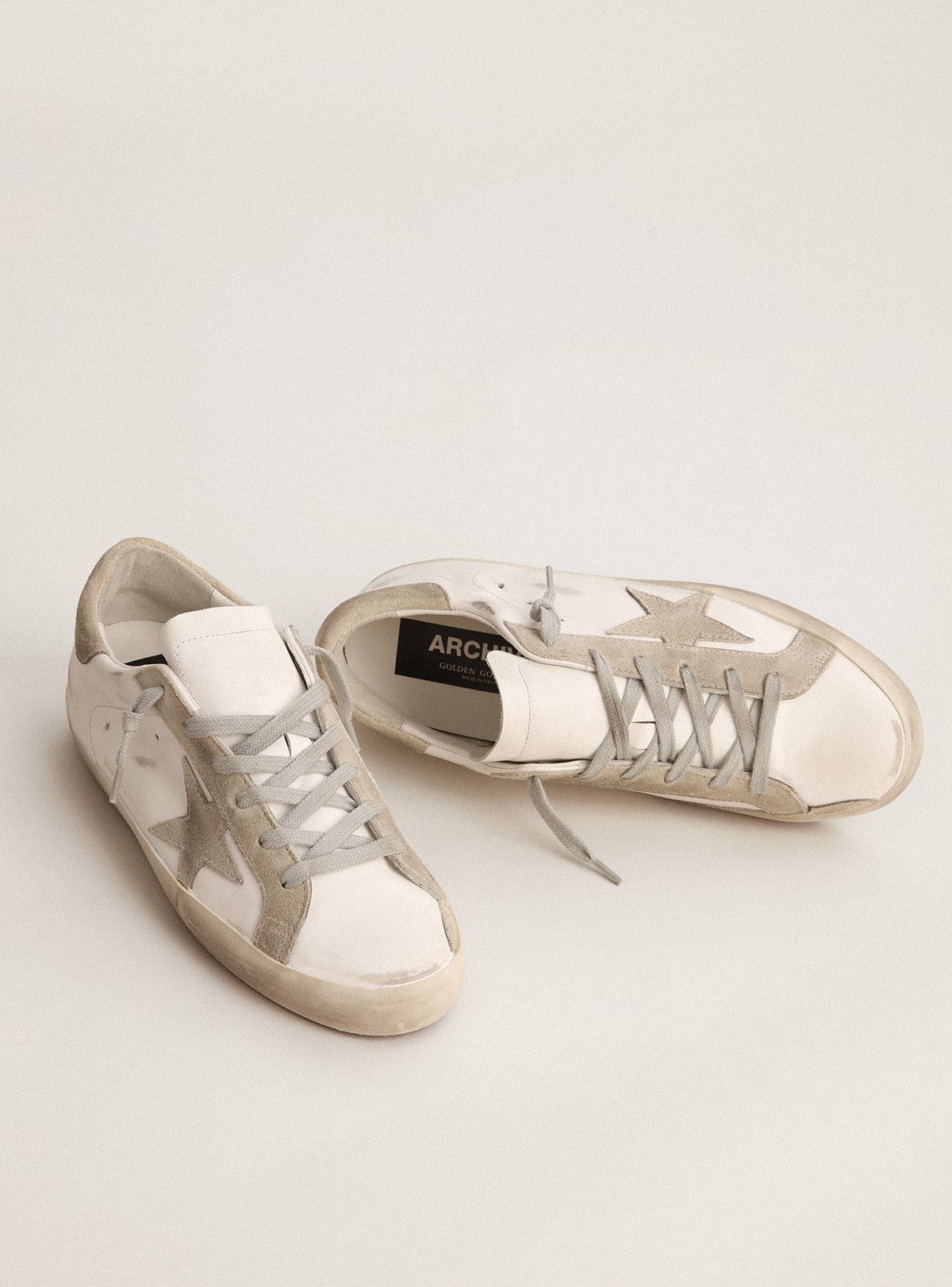 Golden Goose Super-Star Donna con Stella e Talloncino in Suede Grigio