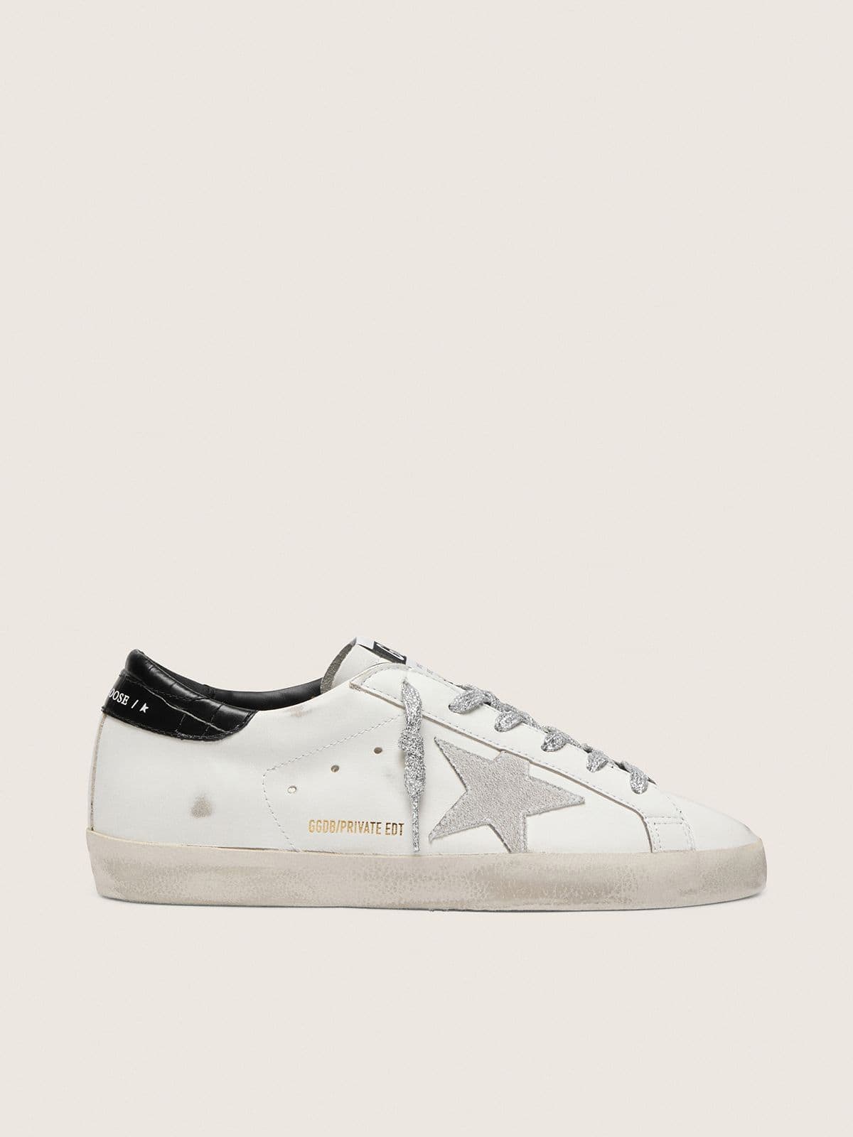 Golden Goose Super-Star Donna con Stella in Suede Bianco e Talloncino in Pelle Cocco Nera