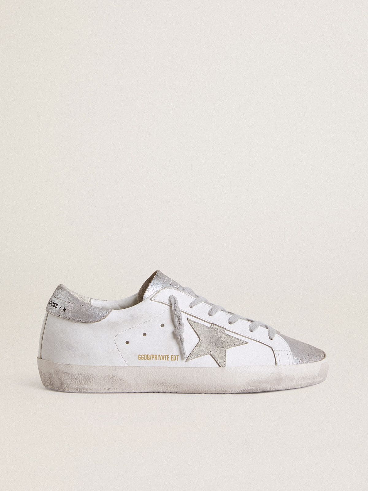 Golden Goose Super-Star Donna con Stella in Suede Grigia e Talloncino Ed Inserti in Glitter Argento