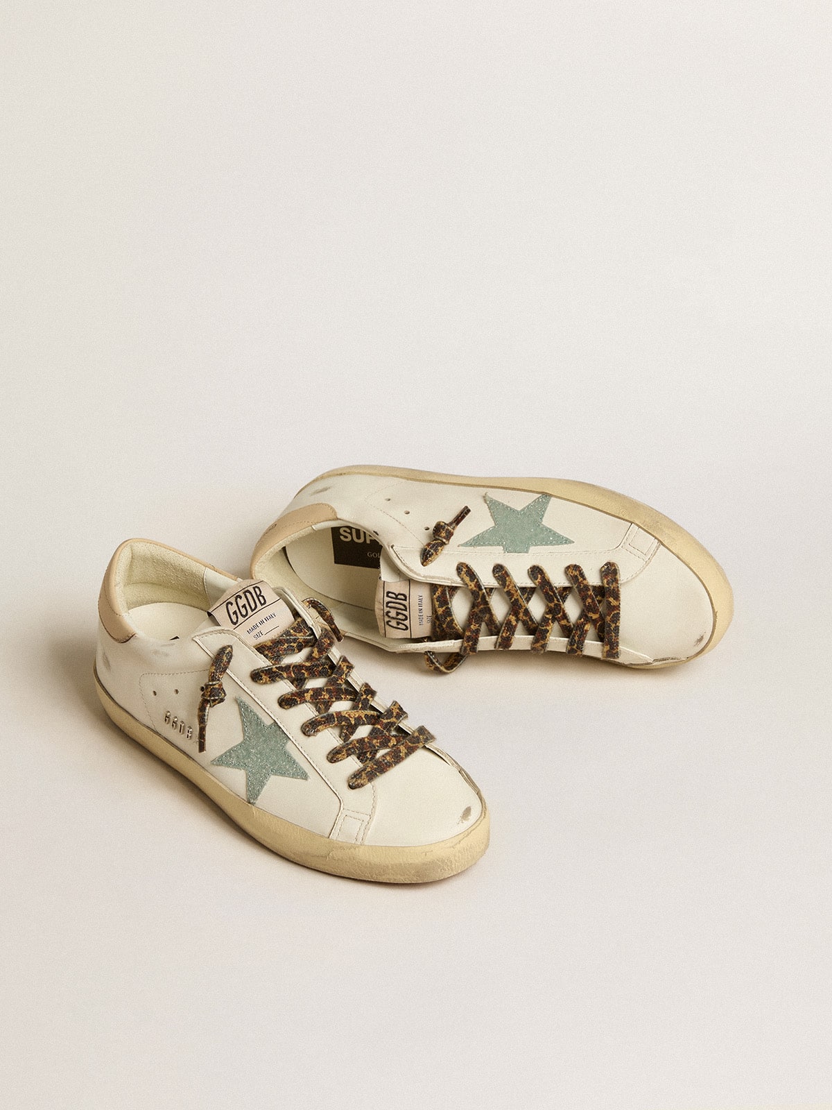 Golden Goose Super-Star Donna con Stella in Glitter Grigi e Talloncino in Pelle Color Nude