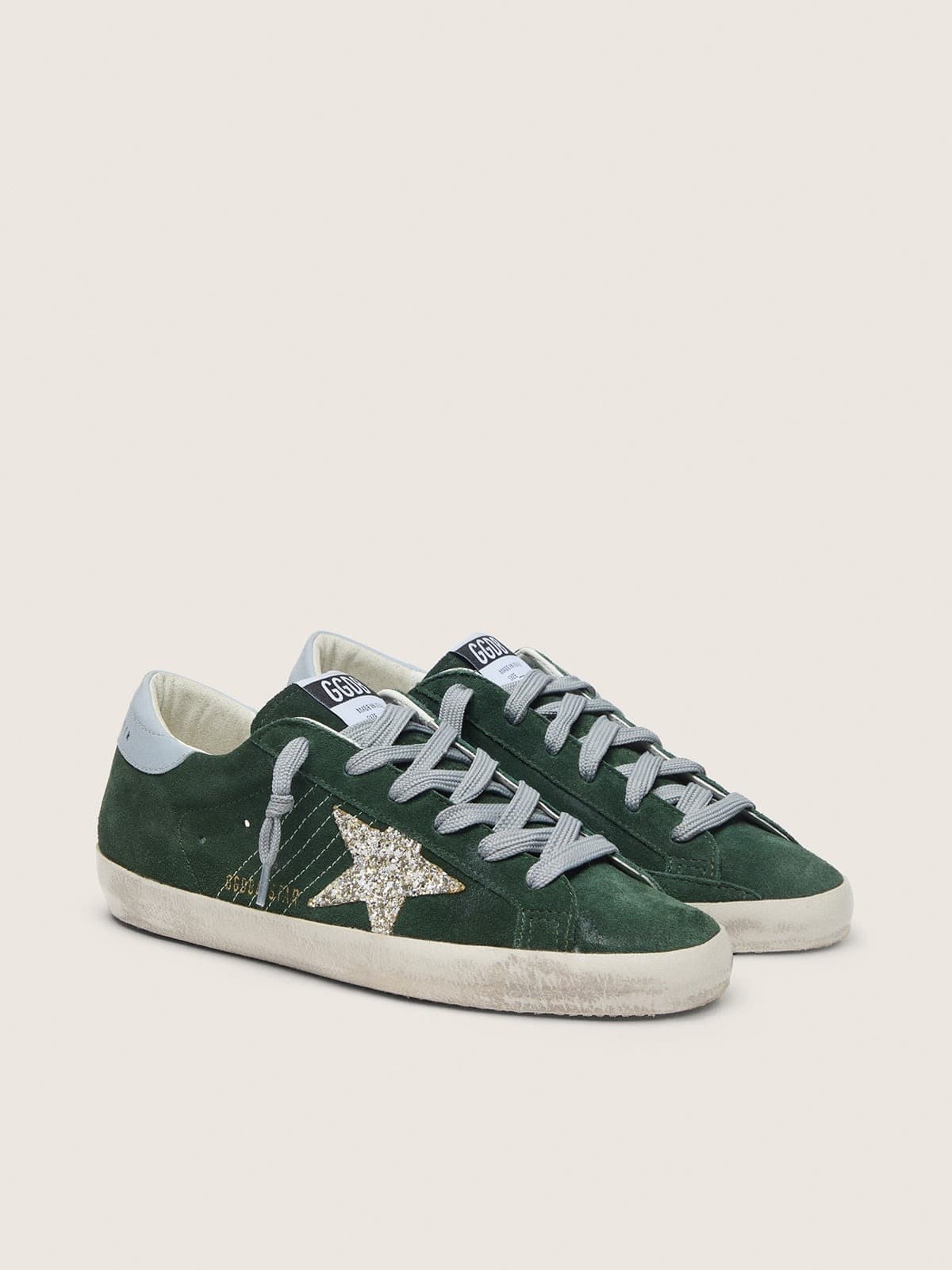 Golden Goose Super-Star Donna in Suede Verde con Stella in Glitter Argento e Talloncino in Pelle