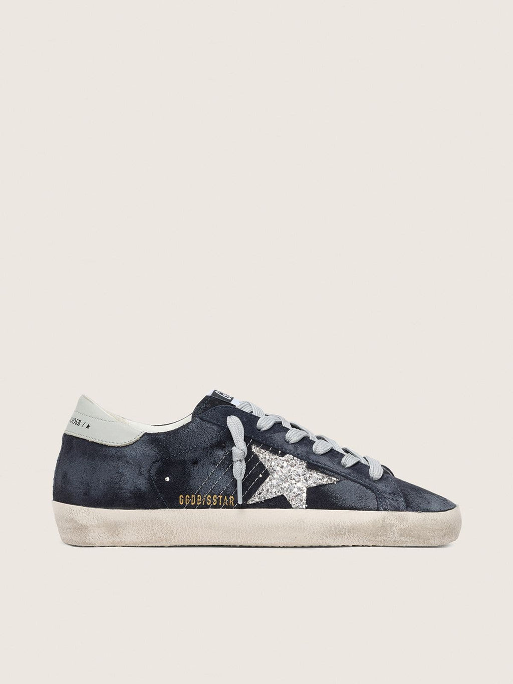 Golden Goose Super-Star Donna in Suede Blu con Stella in Glitter Argento e Talloncino in Pelle