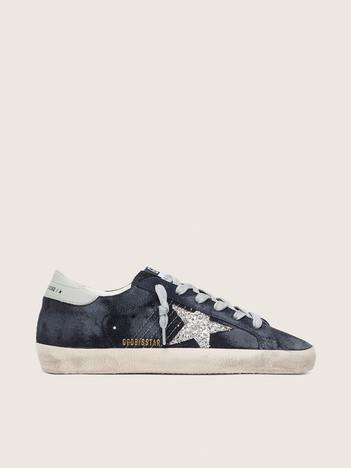 Golden Goose Super-Star Donna in Suede Blu con Stella in Glitter Argento e Talloncino in Pelle