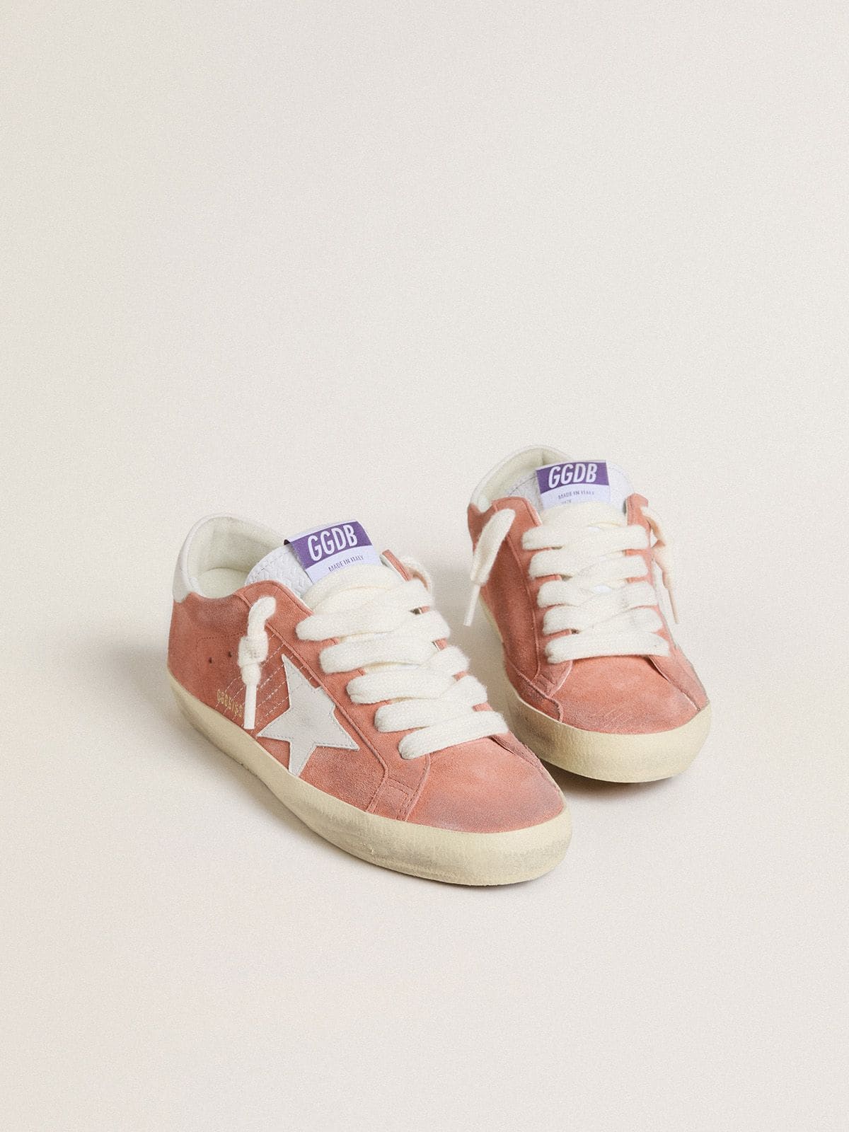 Golden Goose Super-Star Donna in Suede Color Corallo con Stella e Talloncino in Pelle Bianca