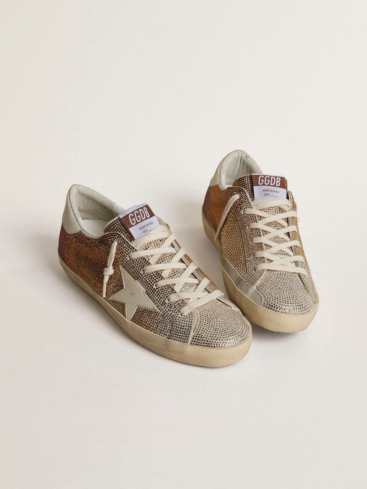 Golden Goose Super-Star in Suede Beige e Cristalli Multicolor con Stella e Talloncino in Pelle Color Panna