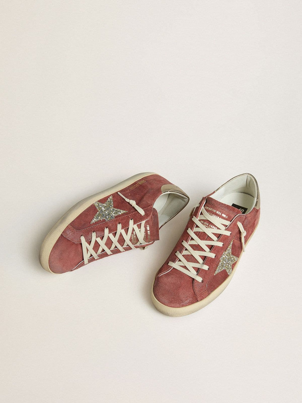 Golden Goose Super-Star Donna Ltd in Suede Rosso con Stella in Glitter Argento e Talloncino in Pelle Laminata