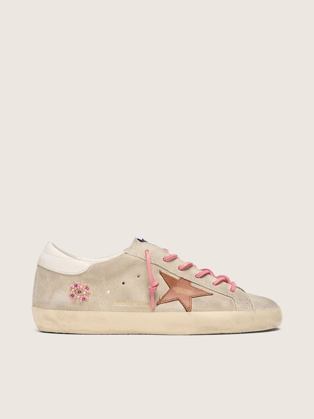 Golden Goose Super-Star Ltd Donna in Suede Color Perla con Stella Color Mattone e Ricamo