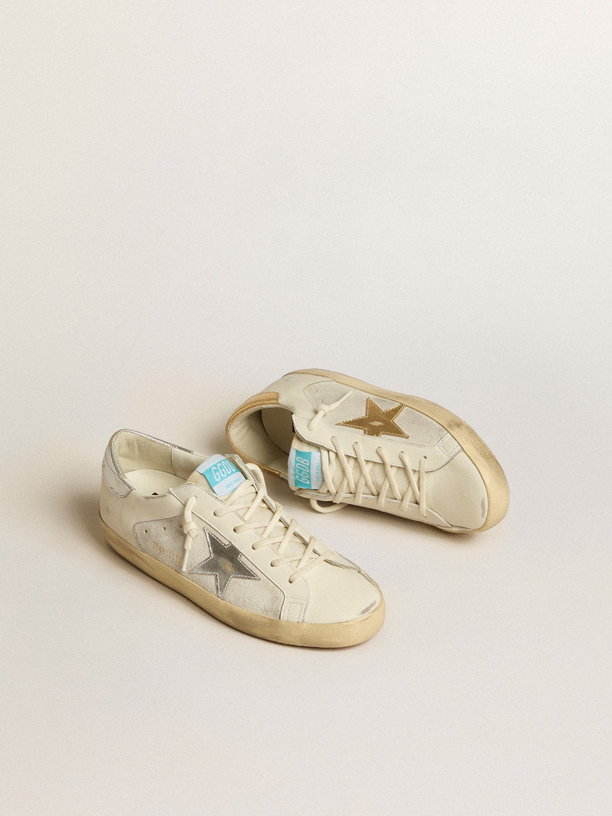 Golden Goose Super-Star in Pelle e Suede Bianchi con Stella in Pelle Argento e Oro