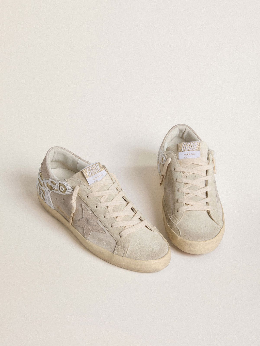 Golden Goose Super-Star Donna in Suede Beige con Ricamo in Perline e Stella in Suede Laminato