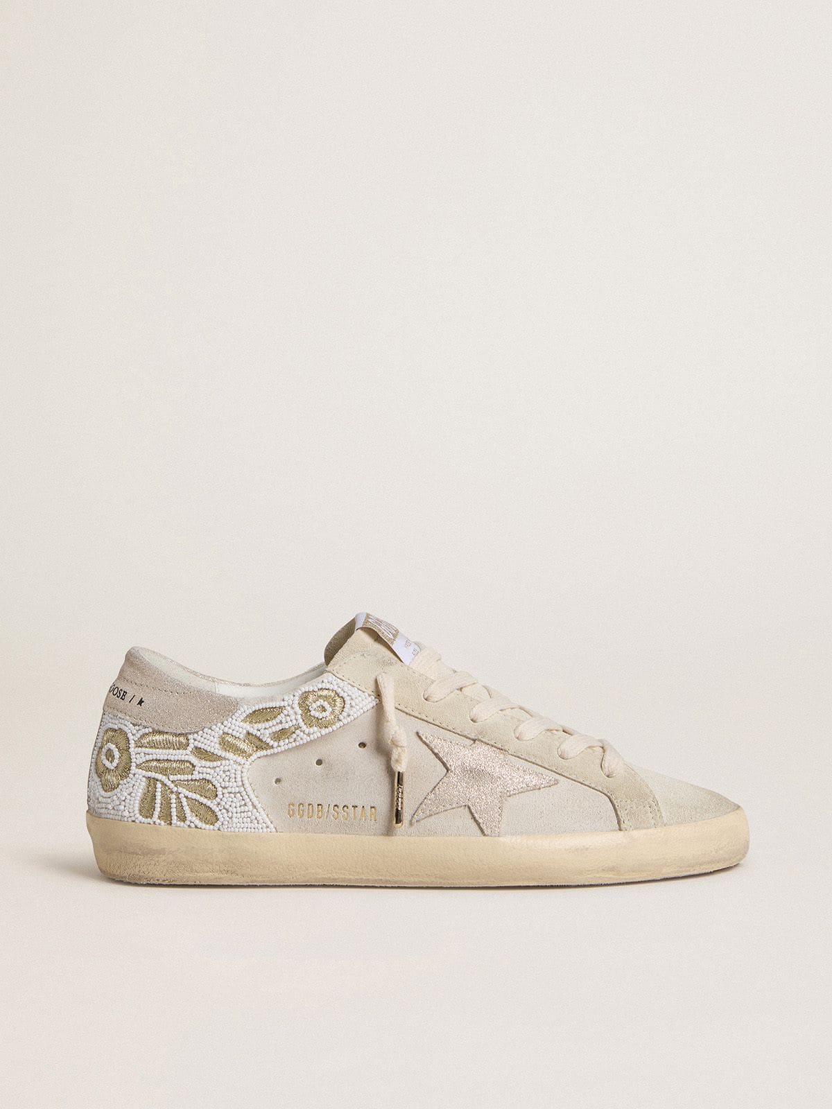 Golden Goose Super-Star Donna in Suede Beige con Ricamo in Perline e Stella in Suede Laminato