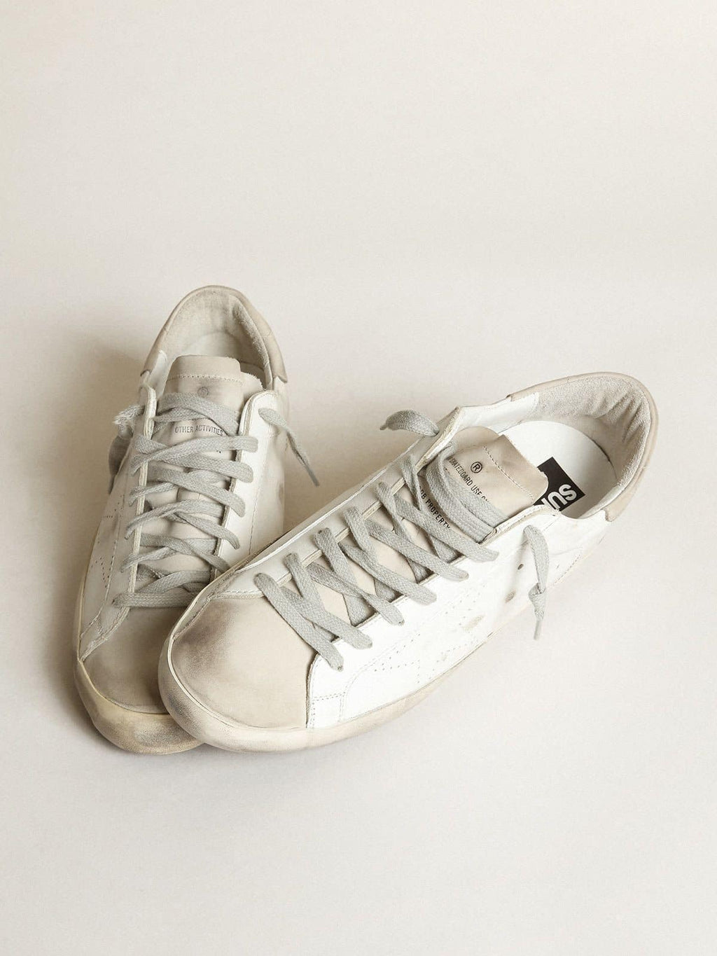 Golden Goose Super-Star Donna in Pelle Bianca con Stella Traforata e Talloncino in Nabuk Beige