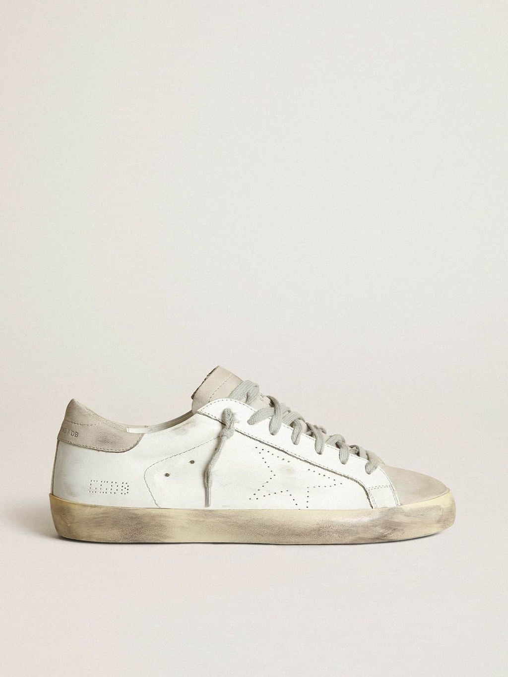 Golden Goose Super-Star Donna in Pelle Bianca con Stella Traforata e Talloncino in Nabuk Beige