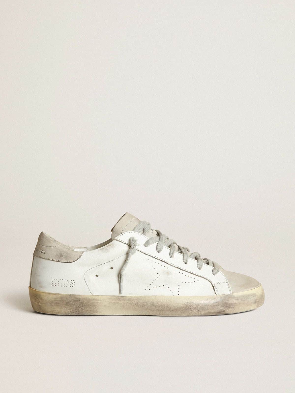 Golden Goose Super-Star Donna in Pelle Bianca con Stella Traforata e Talloncino in Nabuk Beige