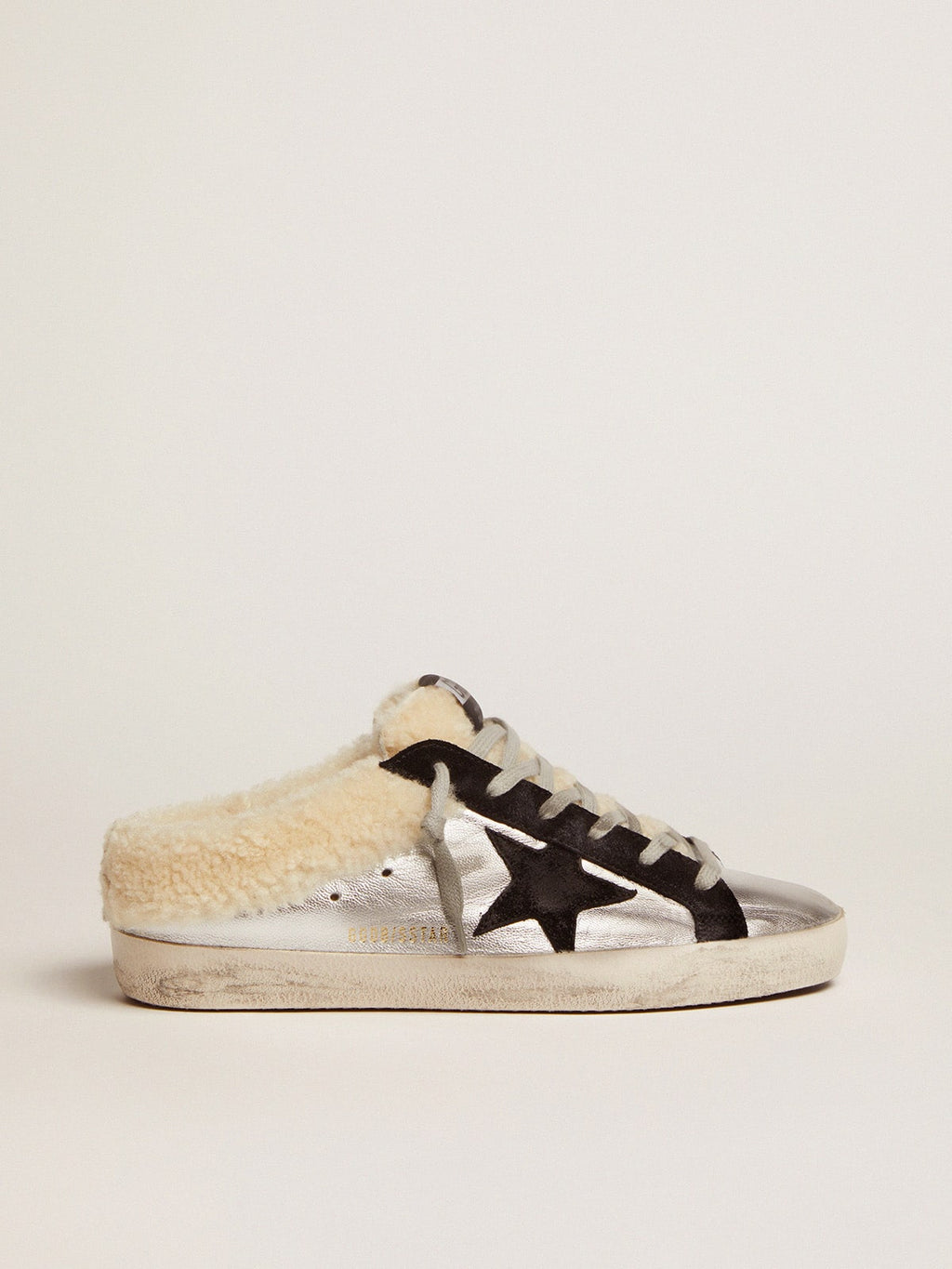 Golden Goose Super-Star Sabot Donna in Pelle Laminata Argento con Stella Nera