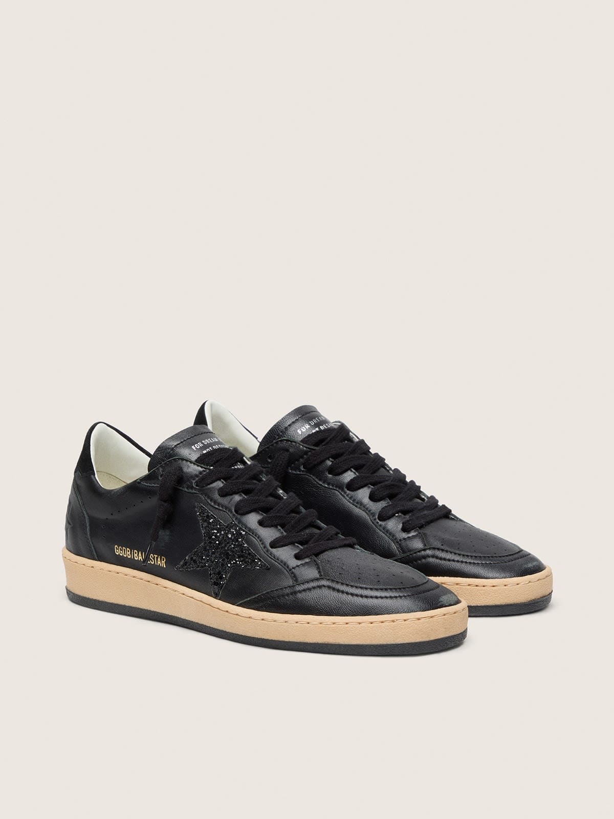 Golden Goose Ball Star Donna in Nappa Nera con Stella in Glitter Neri e Talloncino in Suede