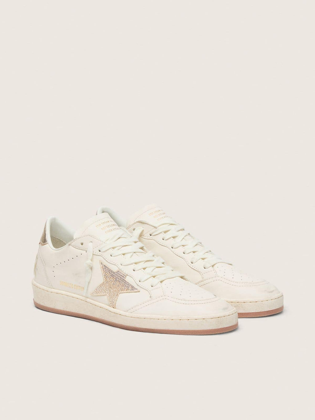 Golden Goose Ball Star Donna in Pelle Bianca  Stella con Cristalli Applicati e Talloncino Laminato