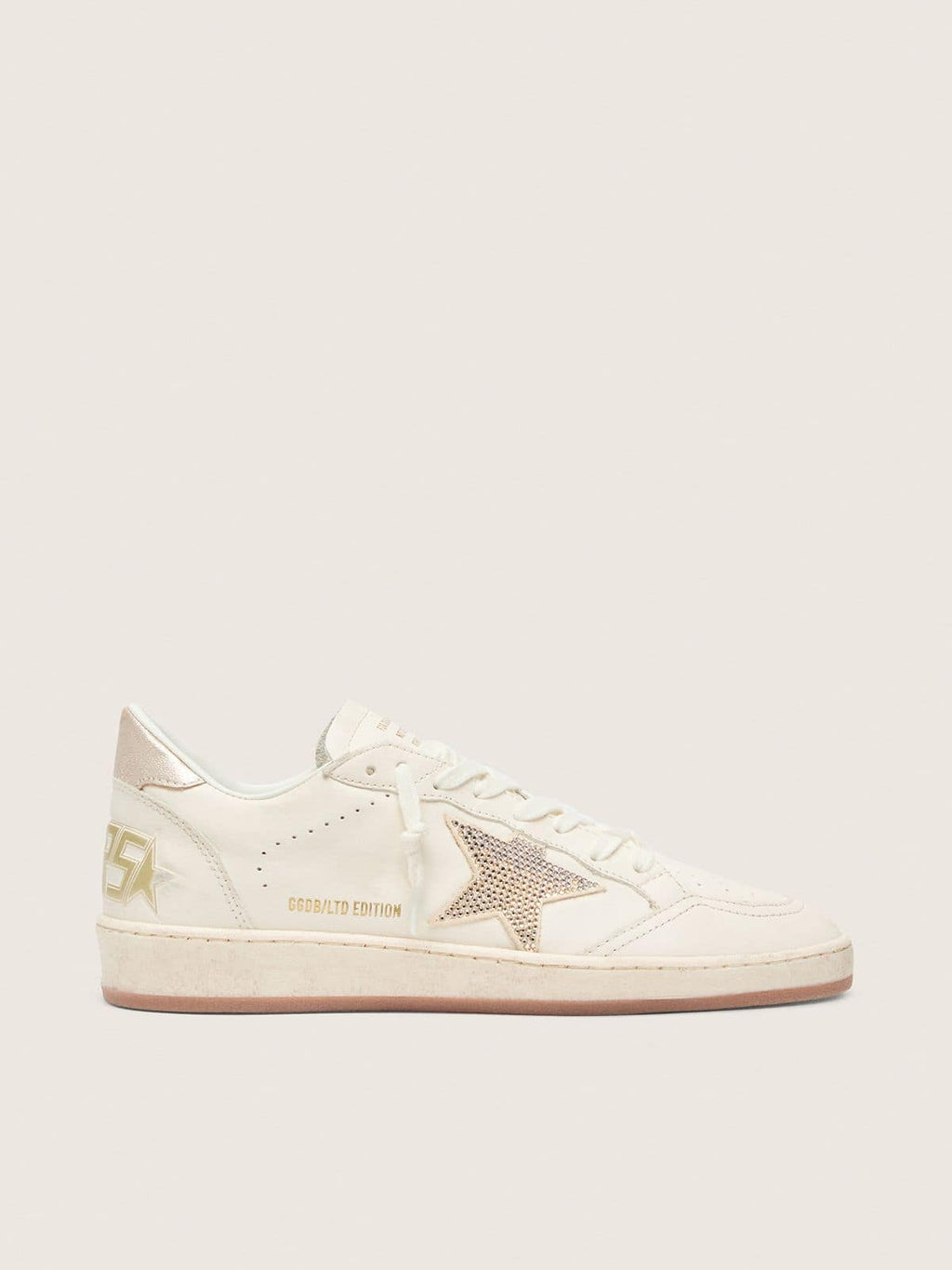 Golden Goose Ball Star Donna in Pelle Bianca  Stella con Cristalli Applicati e Talloncino Laminato