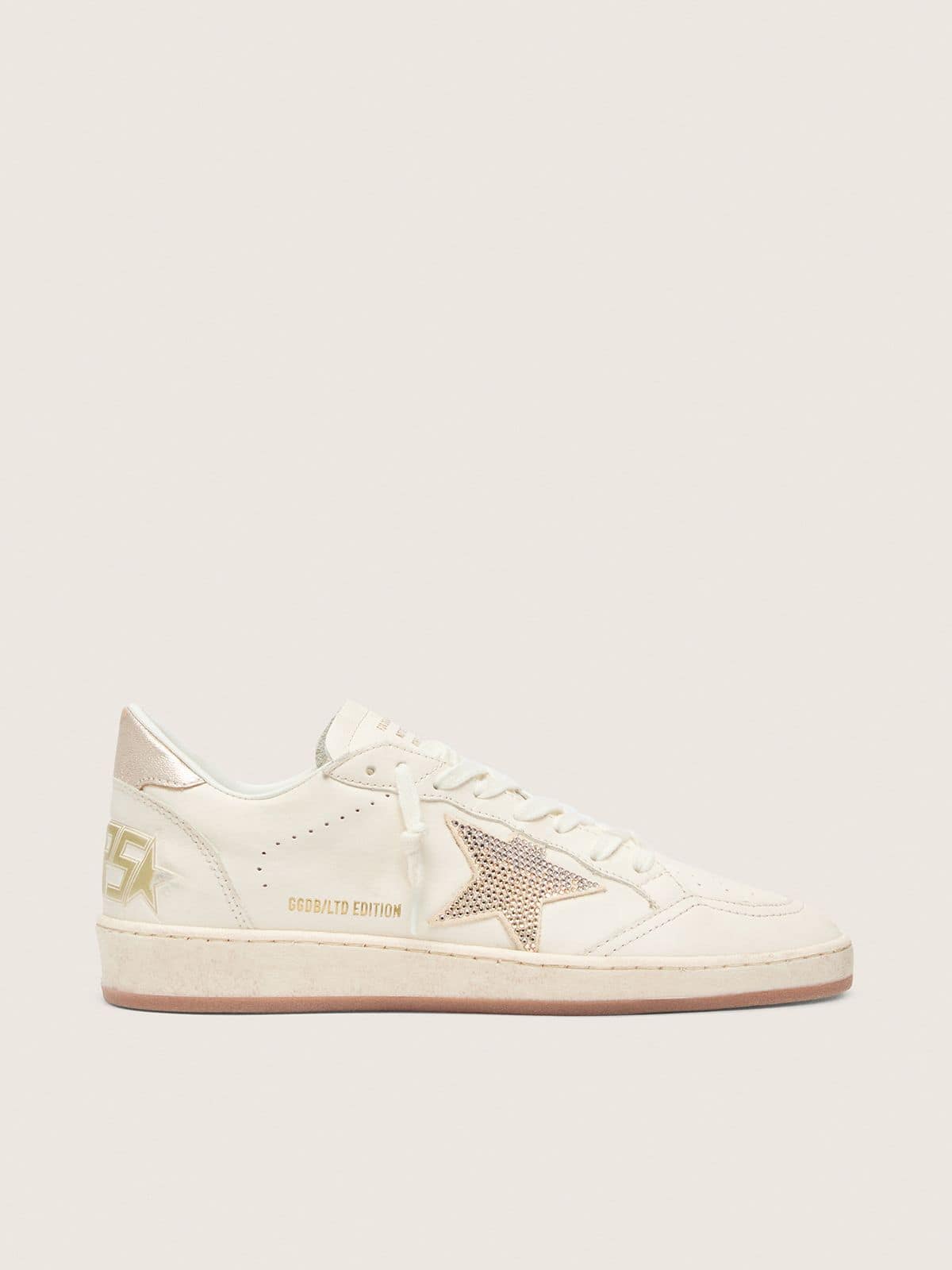 Golden Goose Ball Star Donna in Pelle Bianca  Stella con Cristalli Applicati e Talloncino Laminato