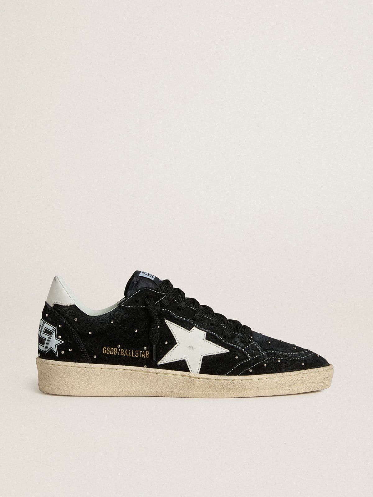 Golden Goose Ball Star Donna in Suede Nero con Borchie e Stella in Pelle Bianca