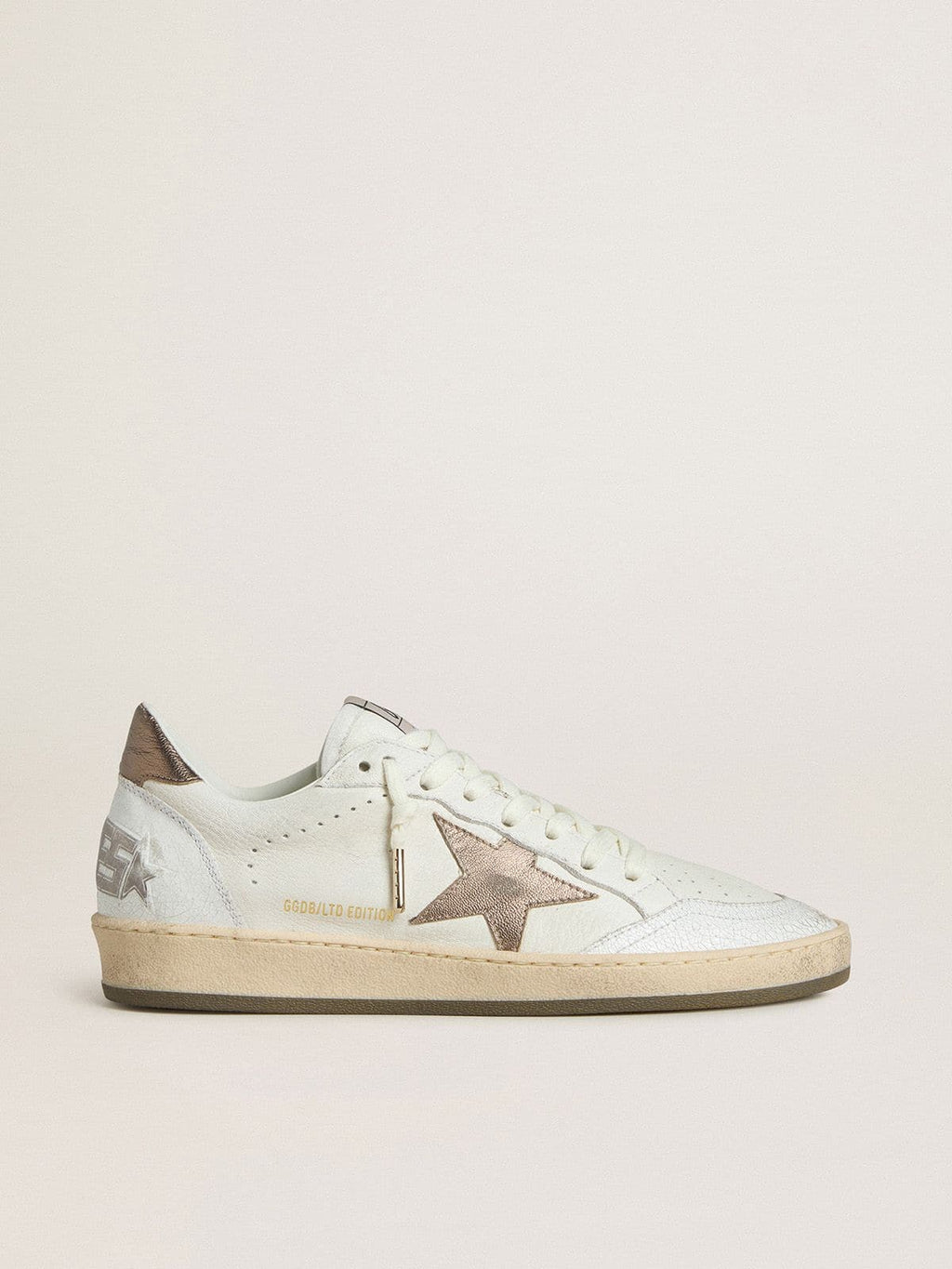Golden Goose Ball Star Wishes Donna in Pelle Bianca con Stella in Pelle Laminata Bronzo