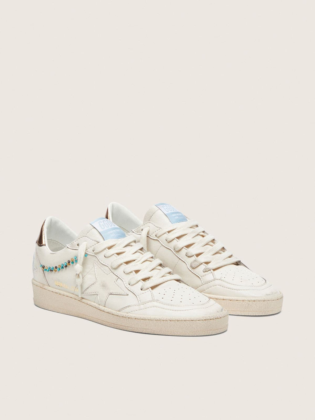 Golden Goose Ball Star Donna in Pelle Crema con Stella Ton Sur Ton e Perline Applicate